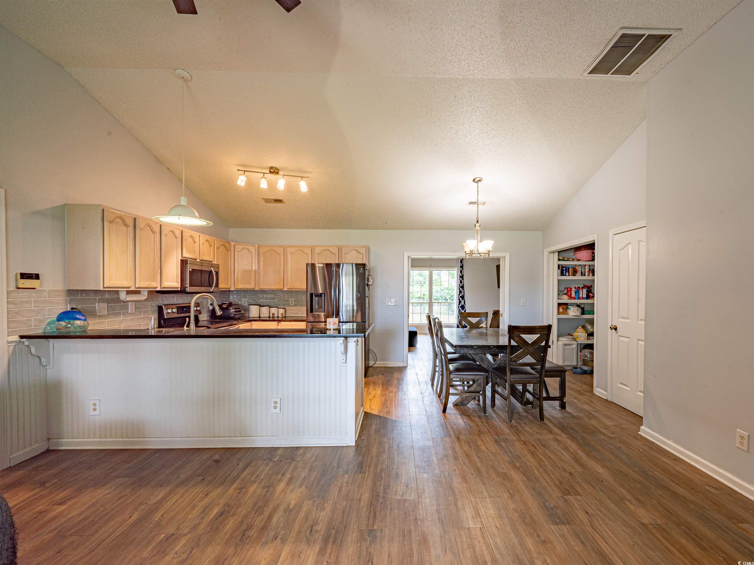 6936 Woodhaven Dr. Property Photo 5