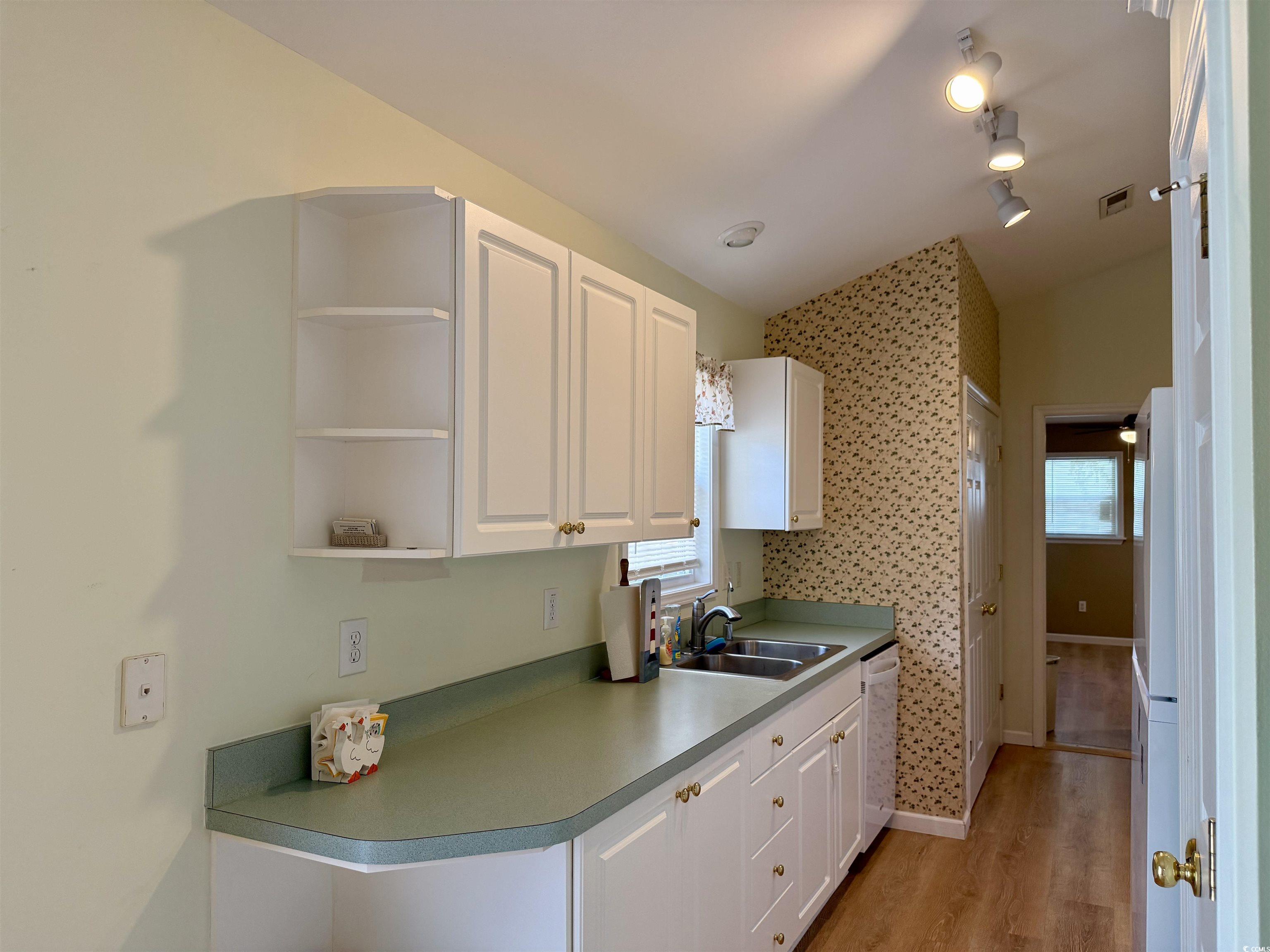 233 Melody Gardens Dr. Property Photo 5