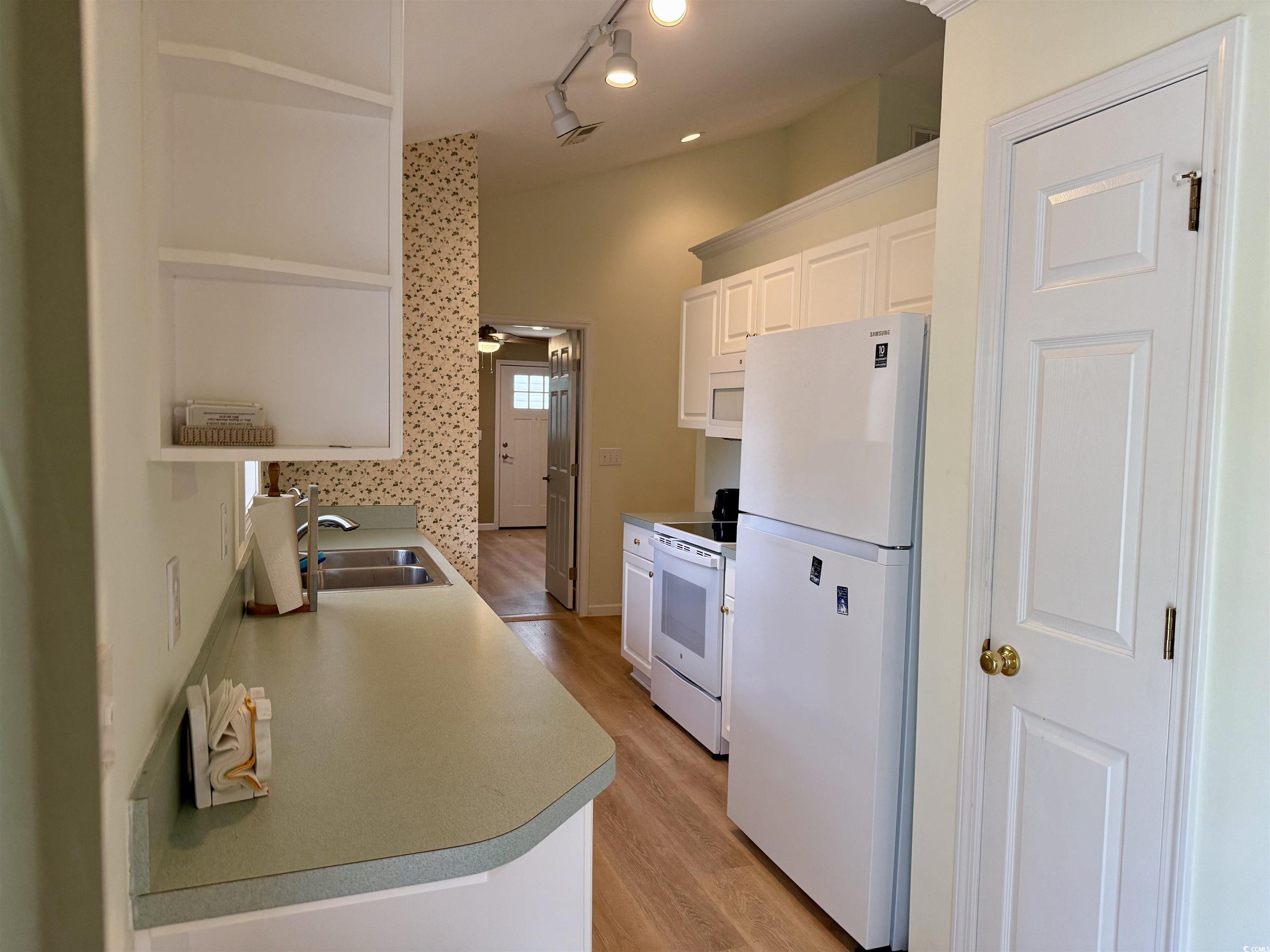 233 Melody Gardens Dr. Property Photo 6