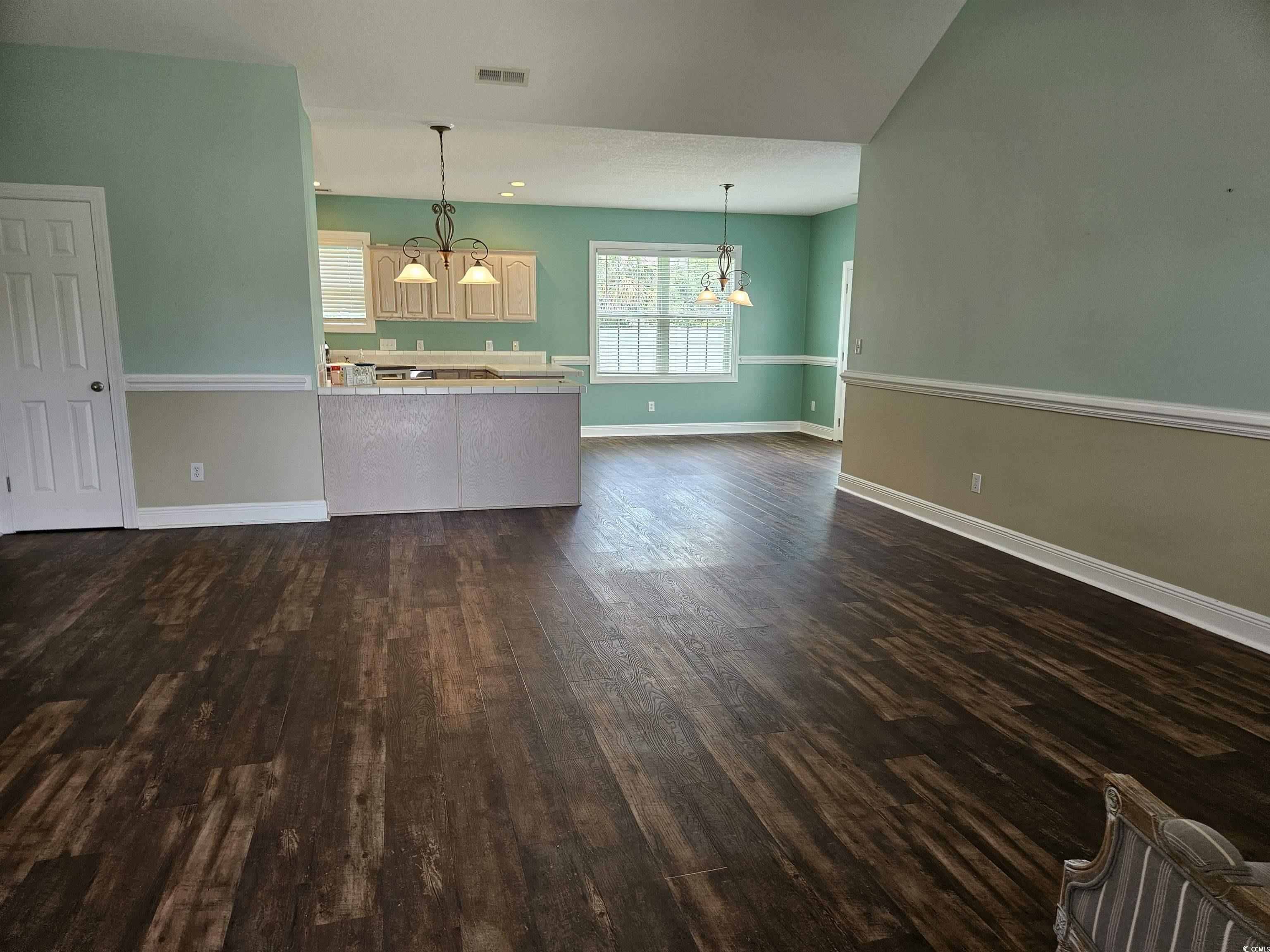 1028 Cherry Tree Ln. Property Photo 3