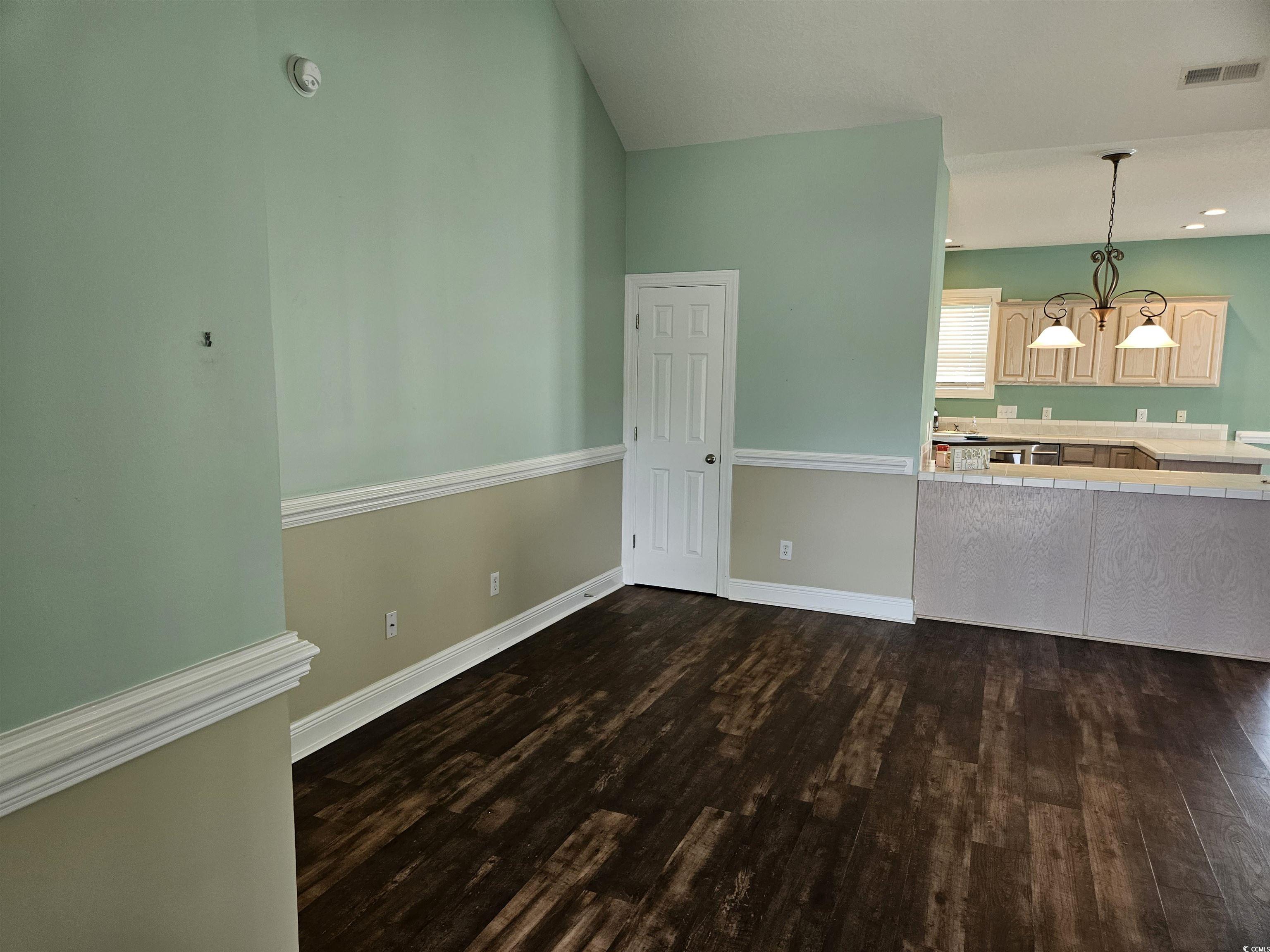 1028 Cherry Tree Ln. Property Photo 5