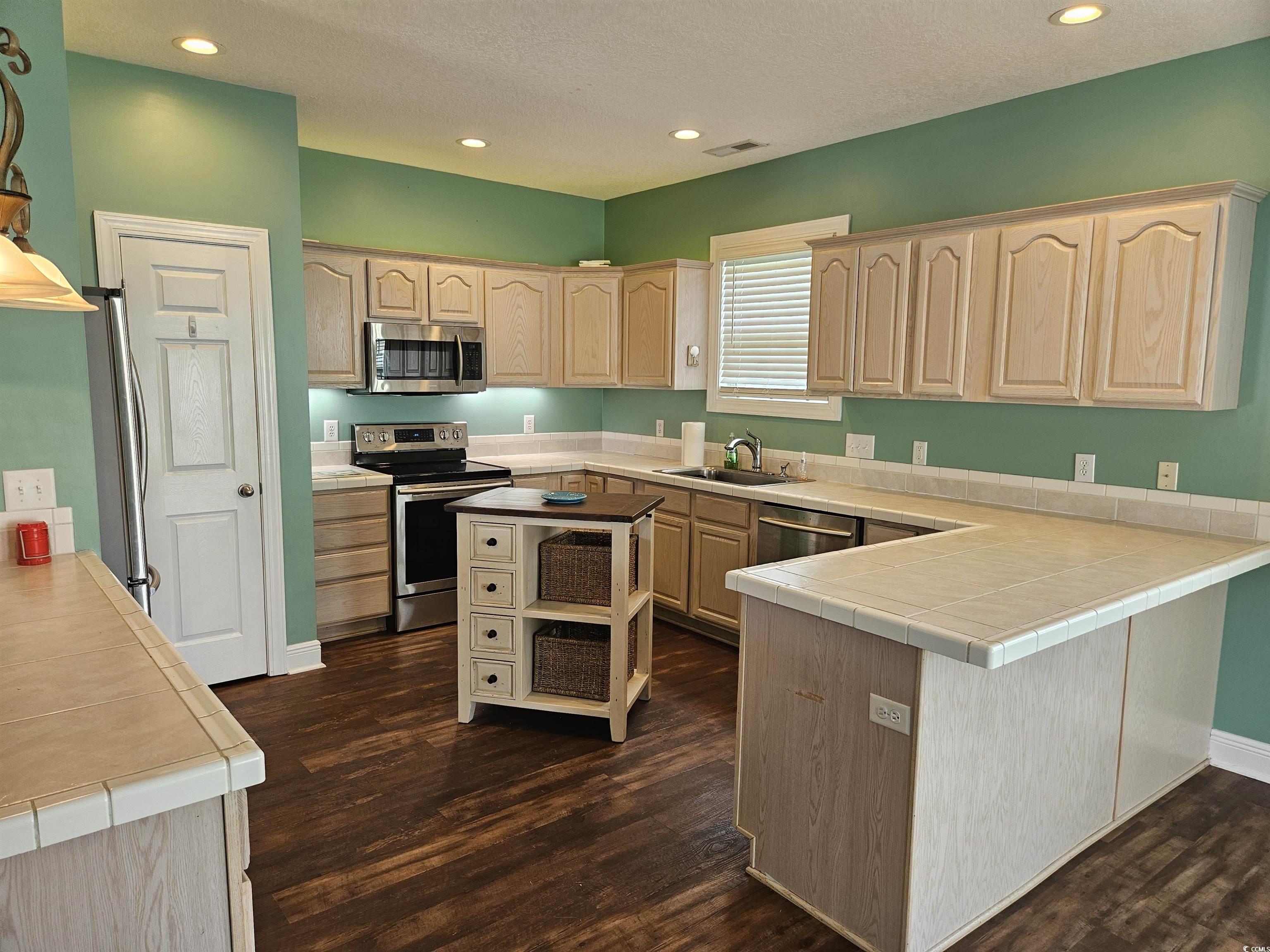 1028 Cherry Tree Ln. Property Photo 10