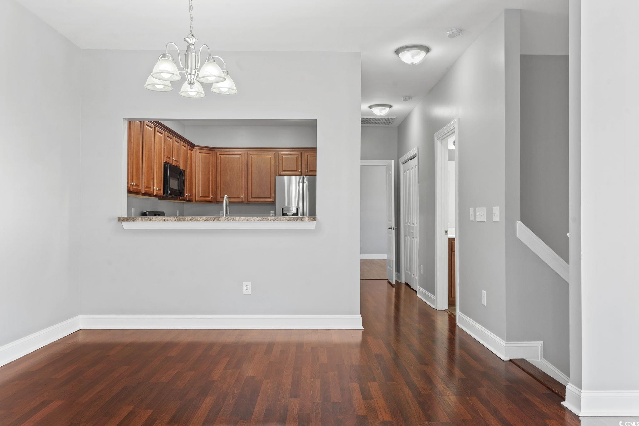 567 Sunnyside Ave. Property Photo 17