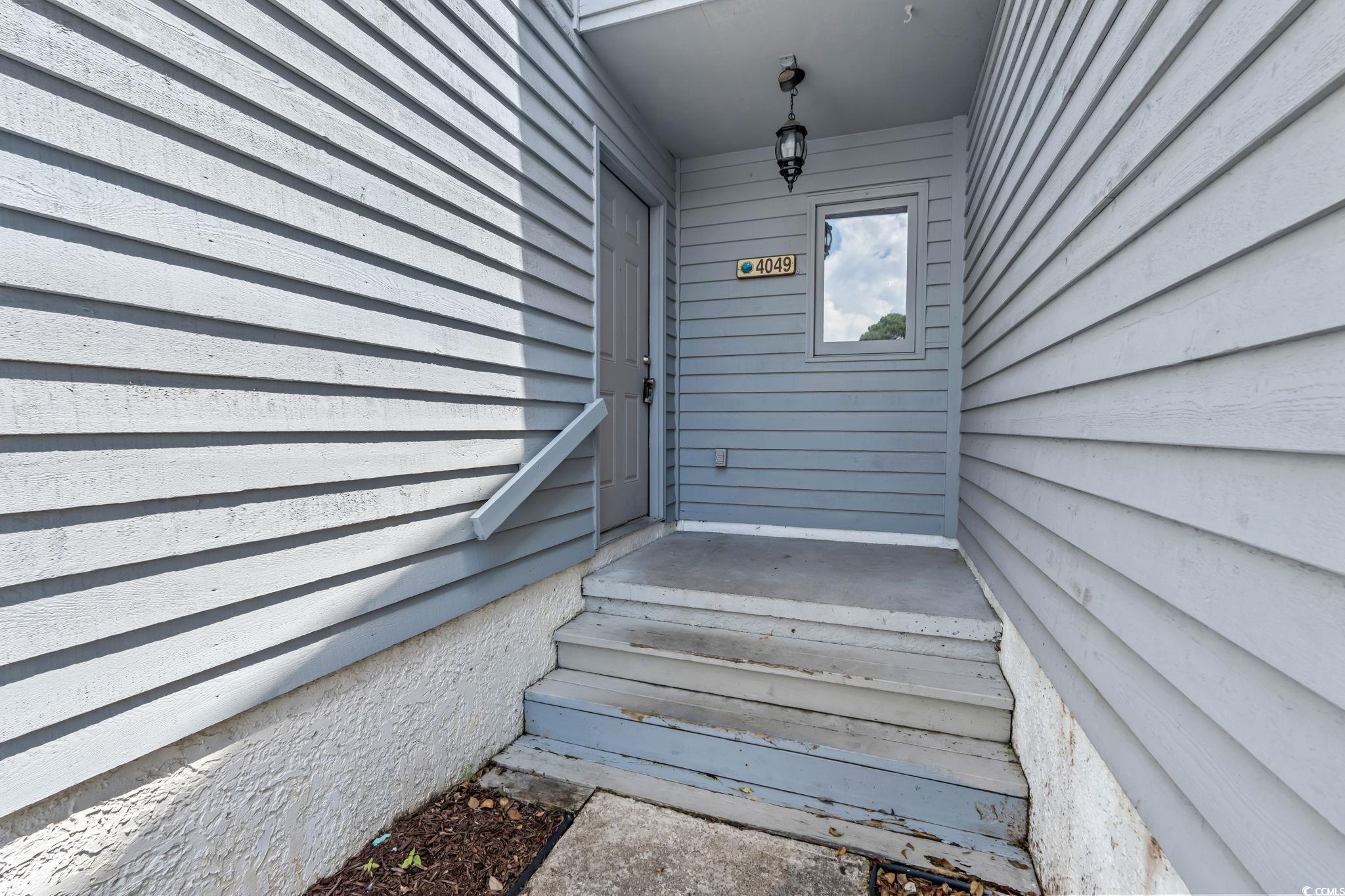 4049 Fairway Lakes Dr. Property Photo 2