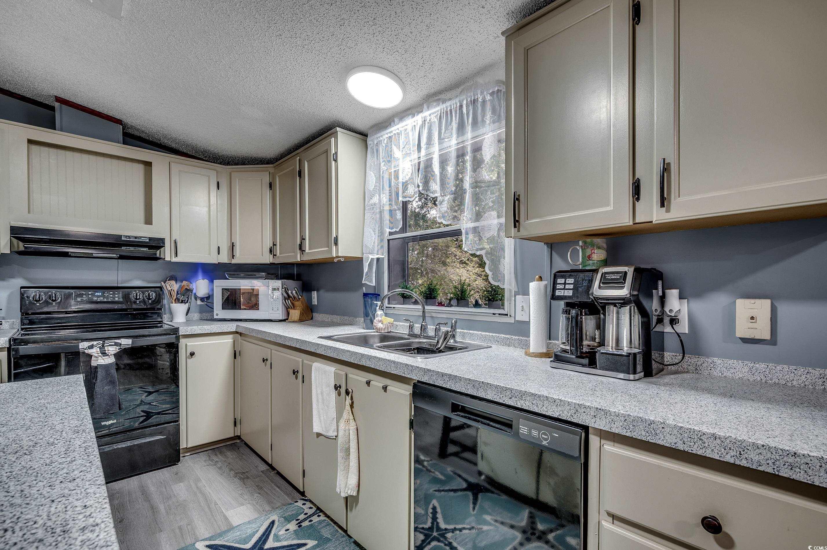 300 Rolling Ridge Dr. Property Photo 8