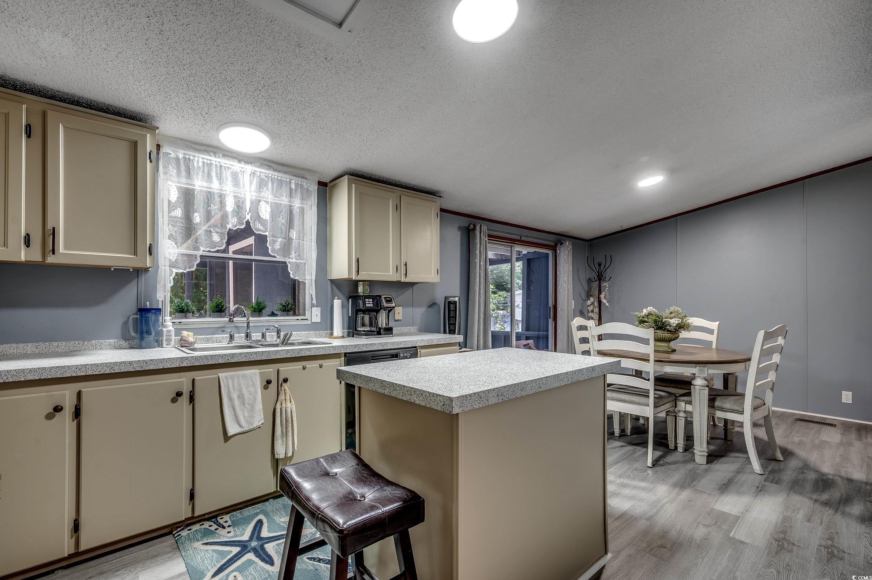 300 Rolling Ridge Dr. Property Photo 10