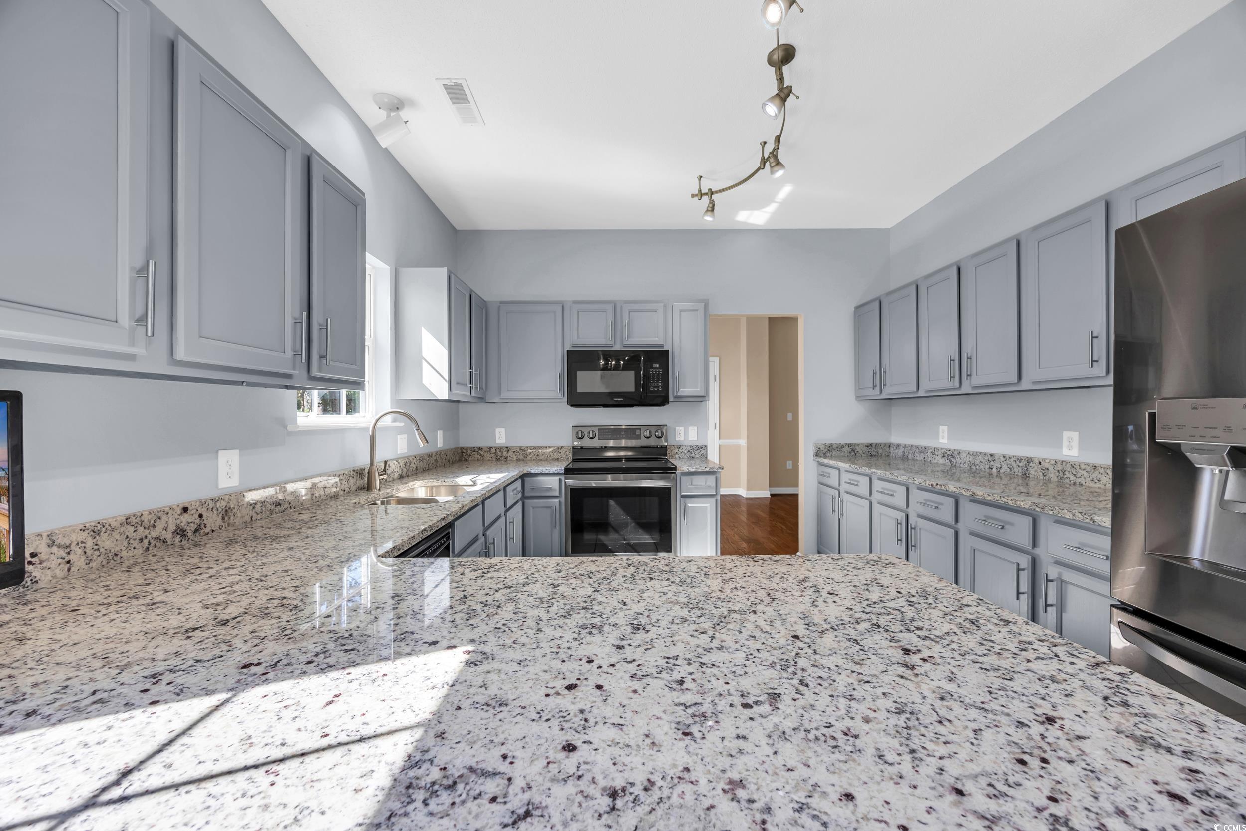 1409 Ashwood Circle Property Photo 7