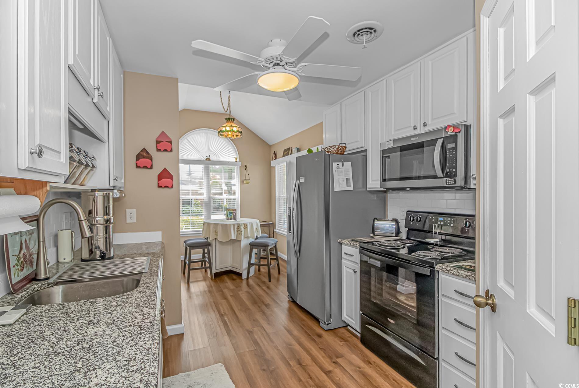 2454 Glen Dr. Property Photo 11