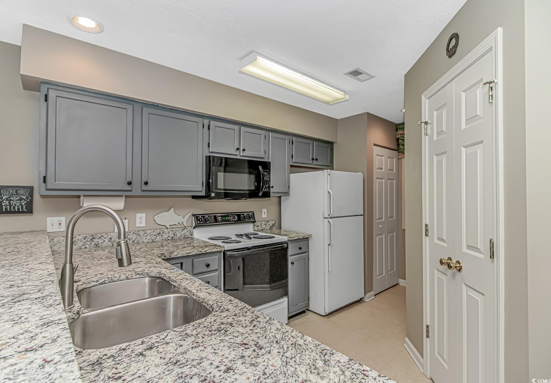 650 Tupelo Ln. Property Photo 7
