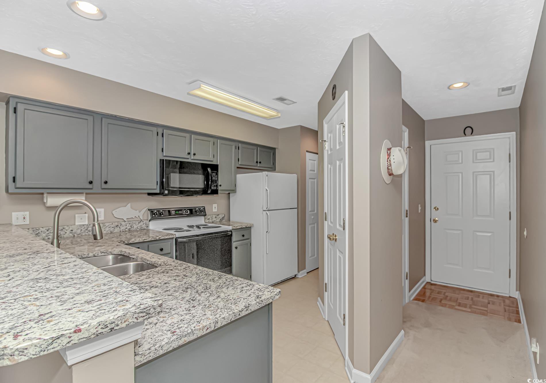 650 Tupelo Ln. Property Photo 8