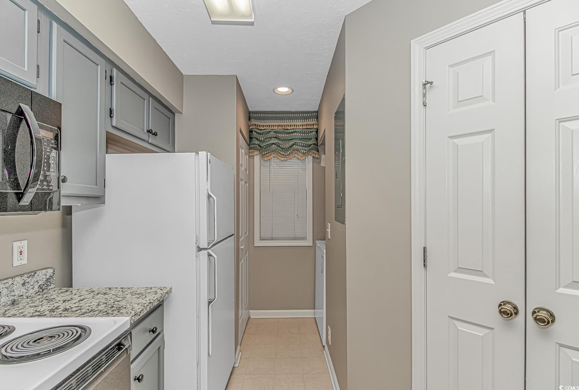 650 Tupelo Ln. Property Photo 9
