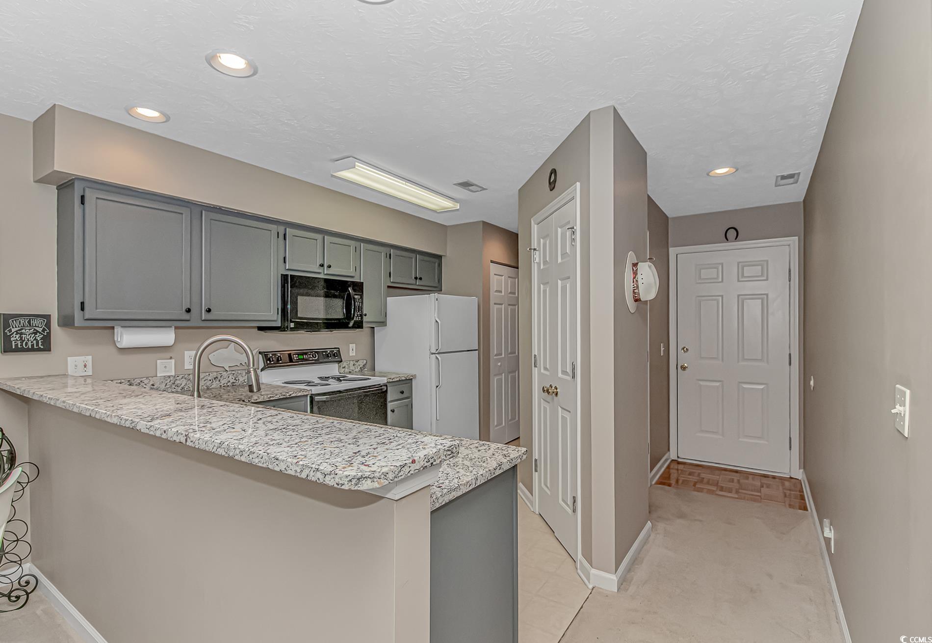 650 Tupelo Ln. Property Photo 10