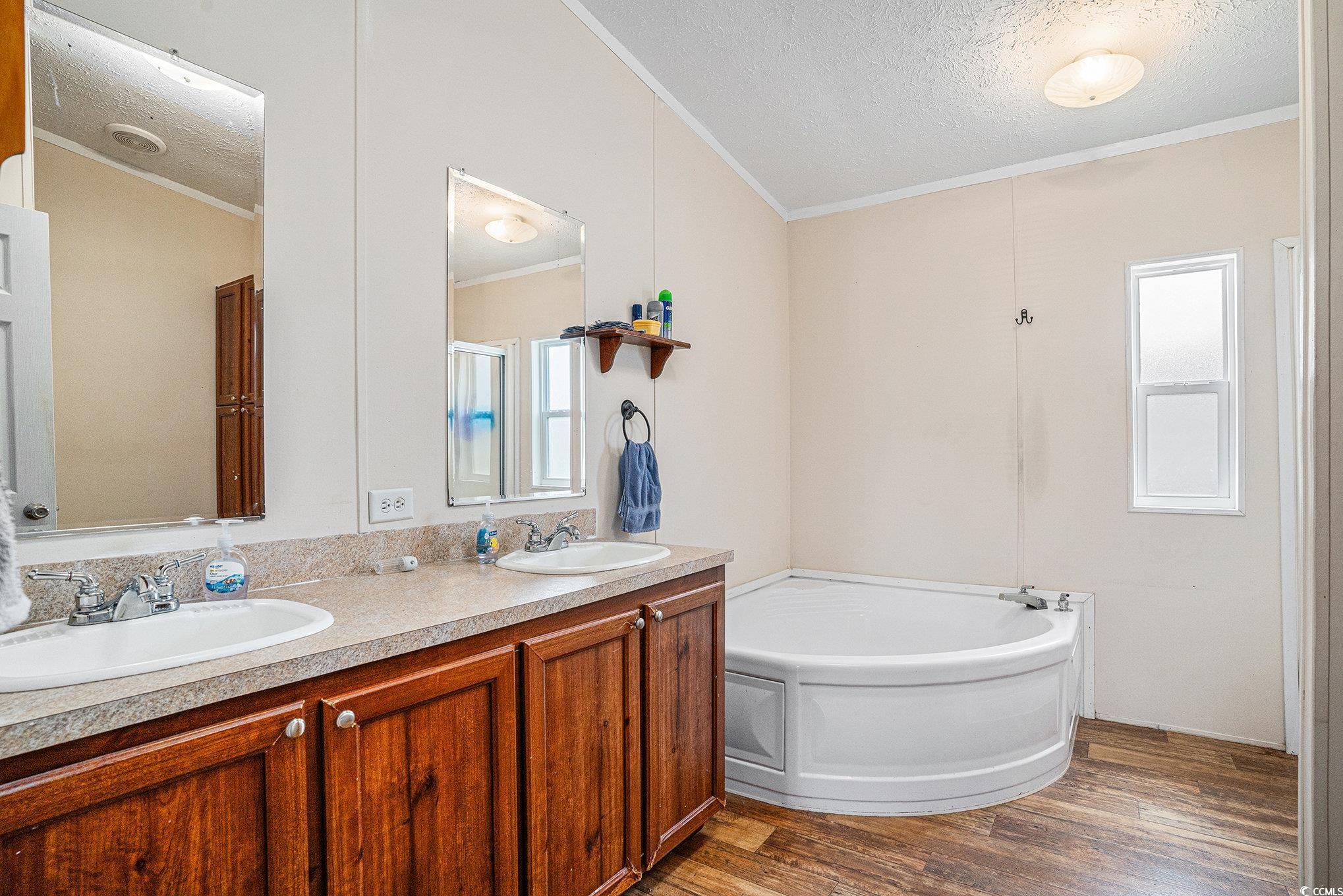 1043 Leebury Ln. Property Photo 15