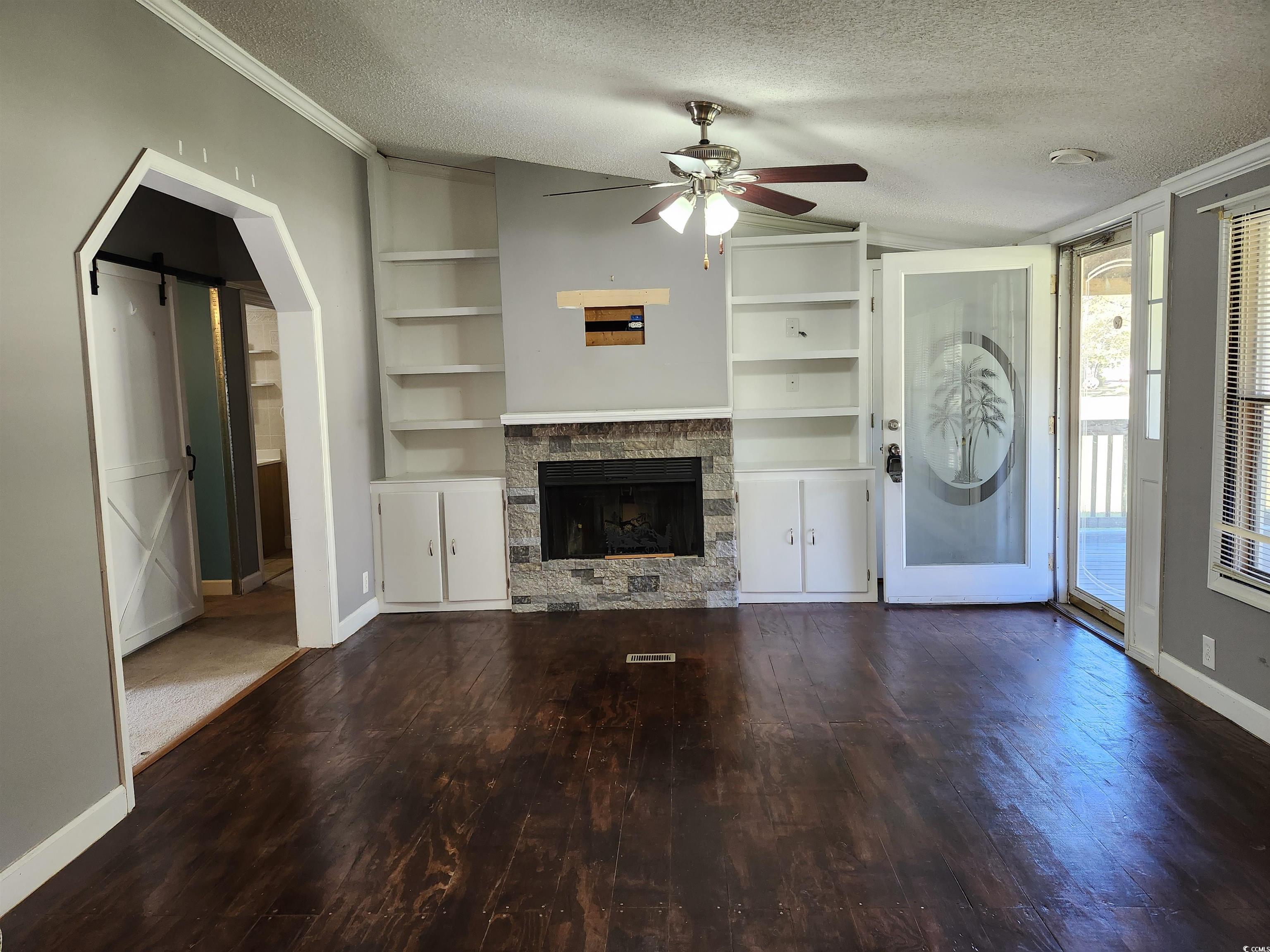 6034 Woodhurst Dr. Property Photo 2