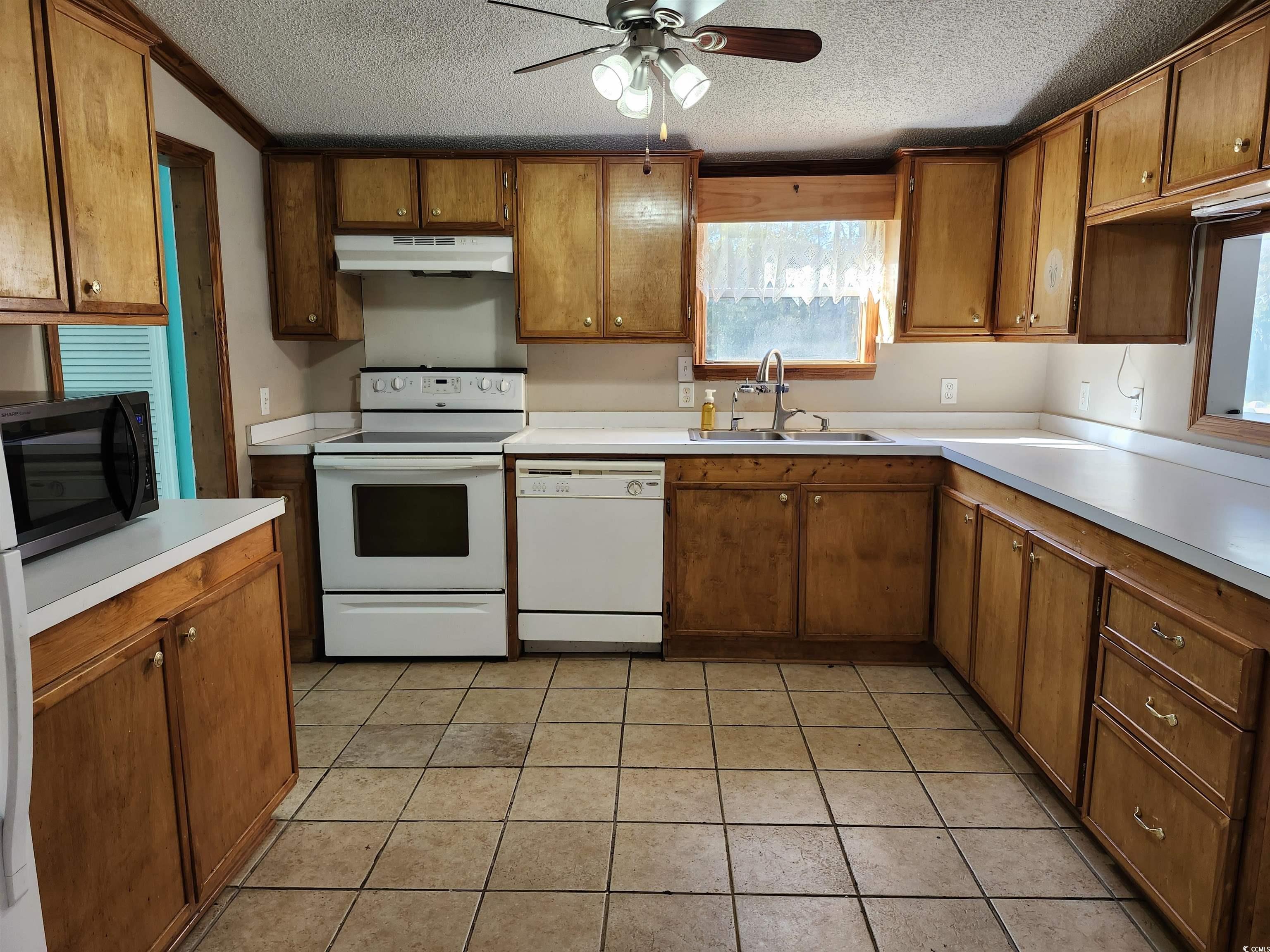 6034 Woodhurst Dr. Property Photo 4