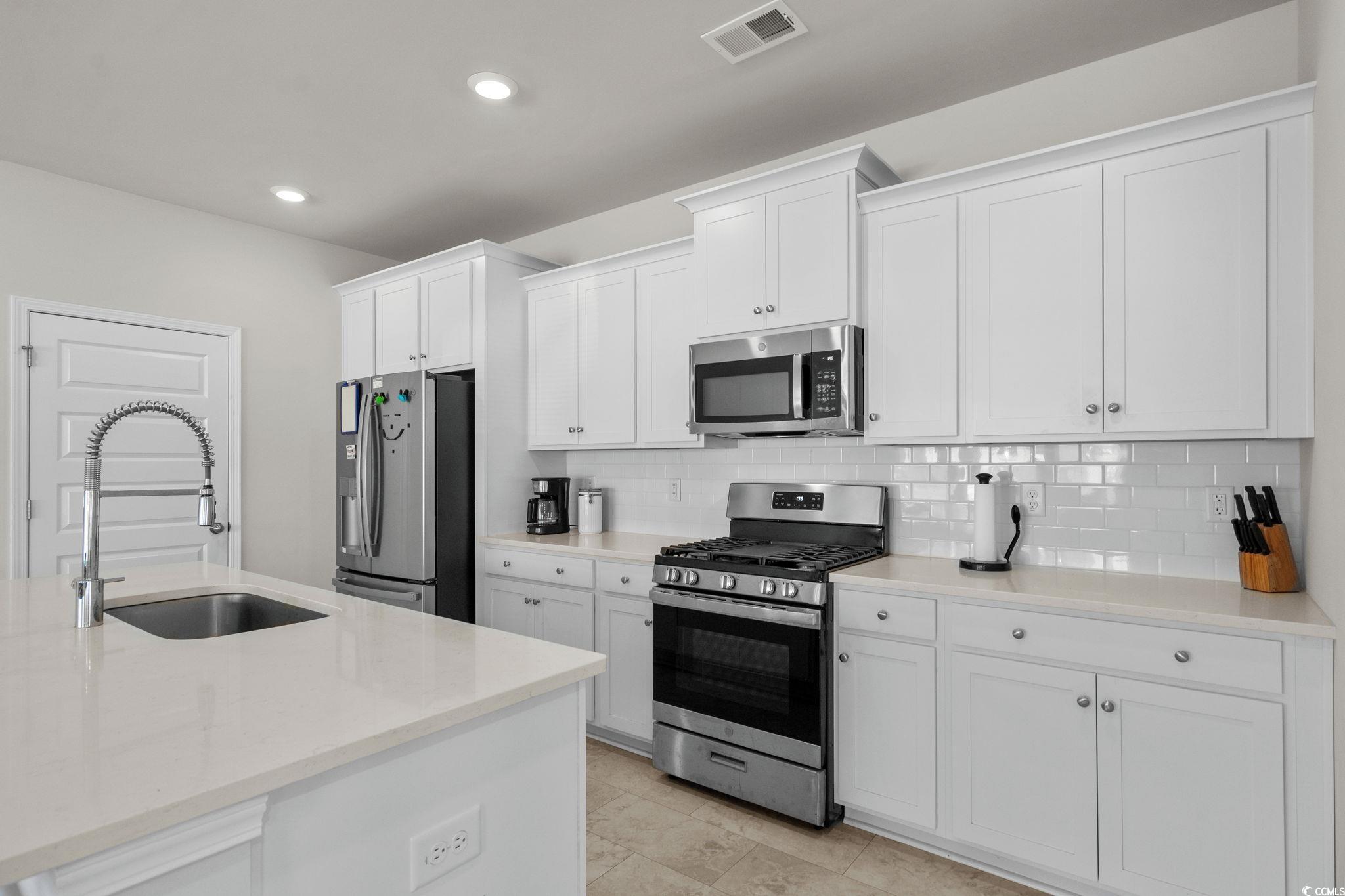 4148 Da Vinci Dr. Property Photo 7