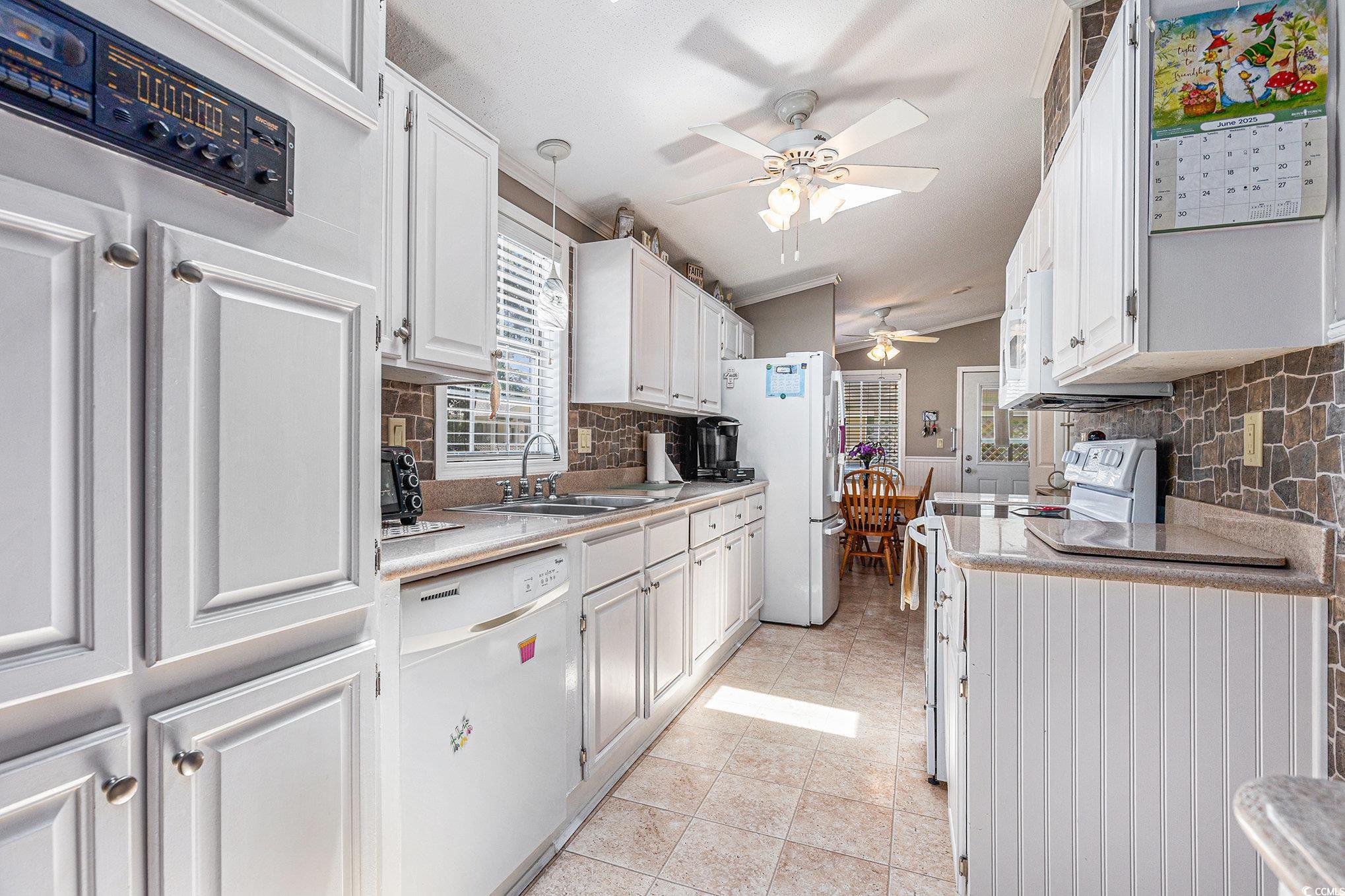1692 Perry Circle Property Photo 13