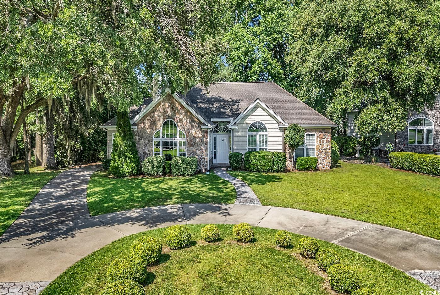 765 Shaftesbury Ln.