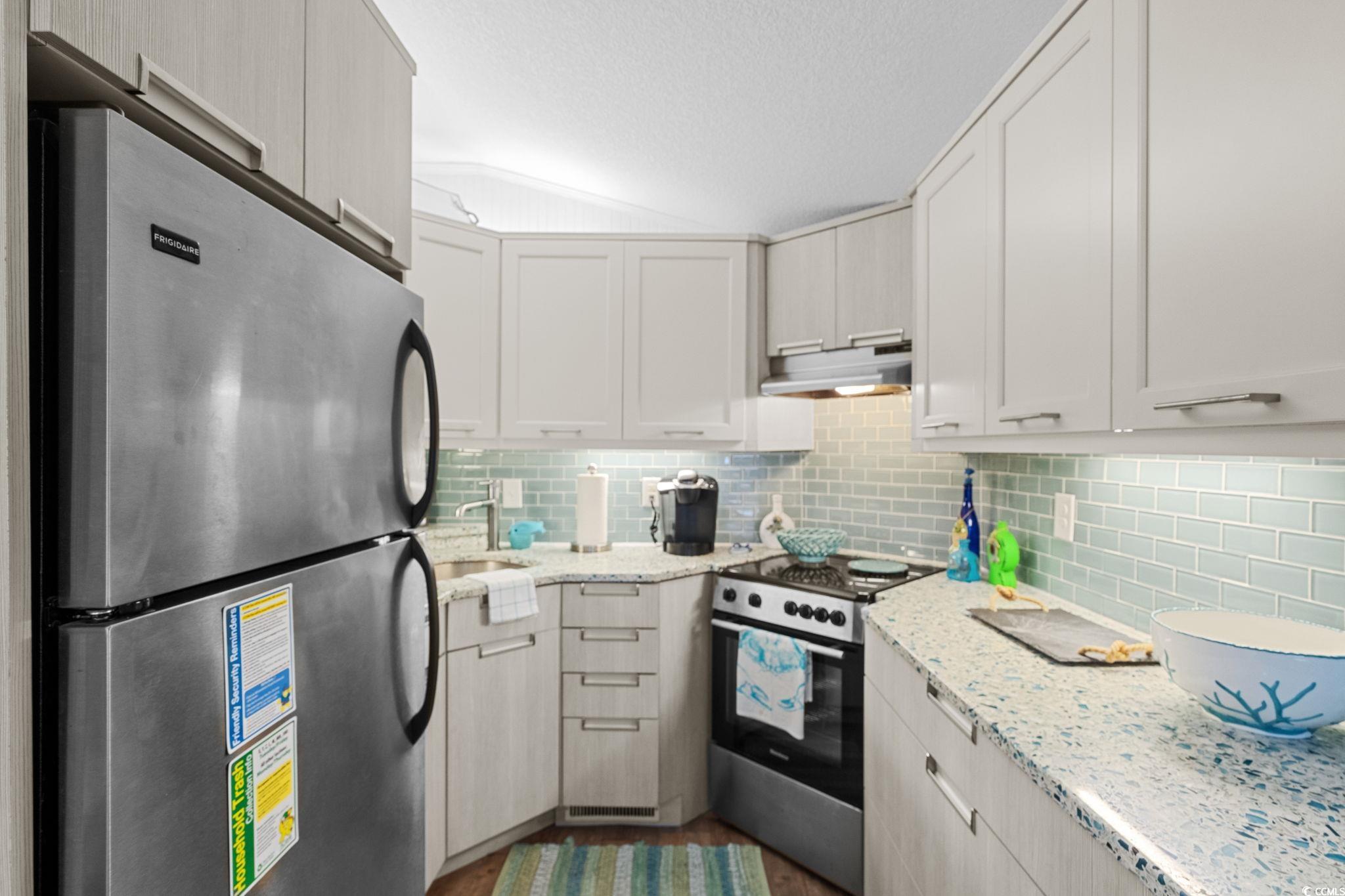 6001 - 1040 S Kings Hwy. Property Photo 14