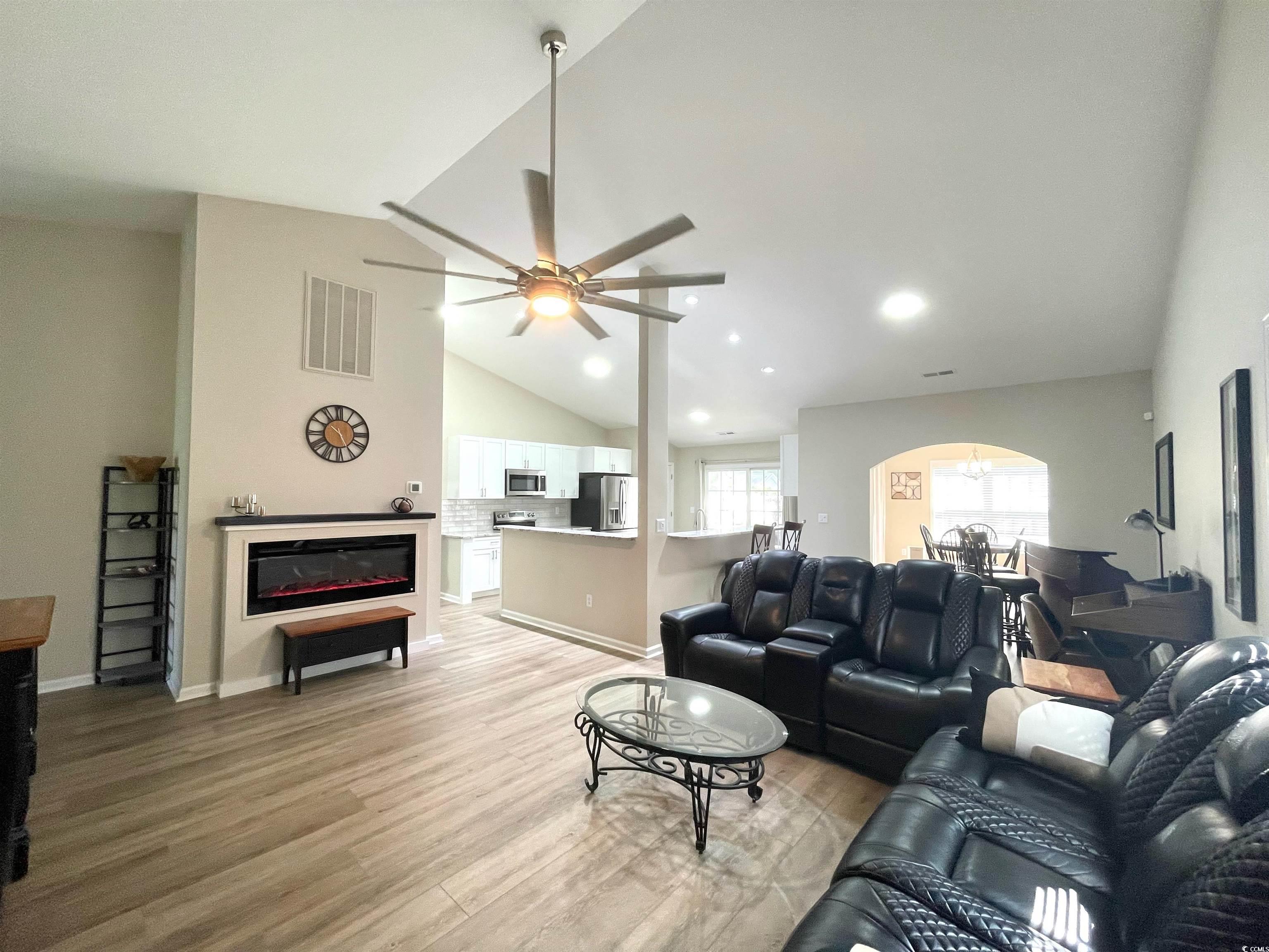 620 Bathurst Dr. Property Photo 5