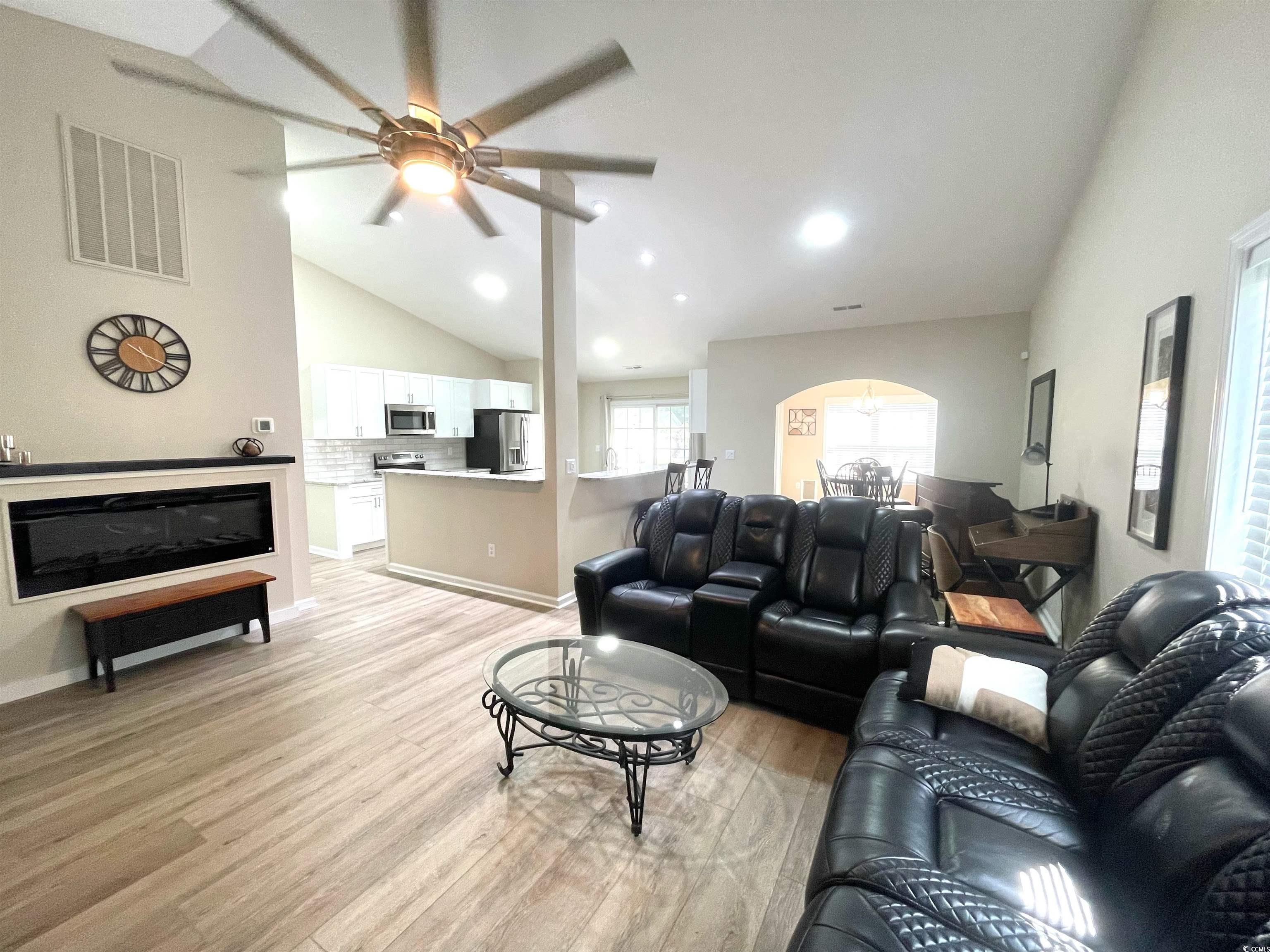 620 Bathurst Dr. Property Photo 6
