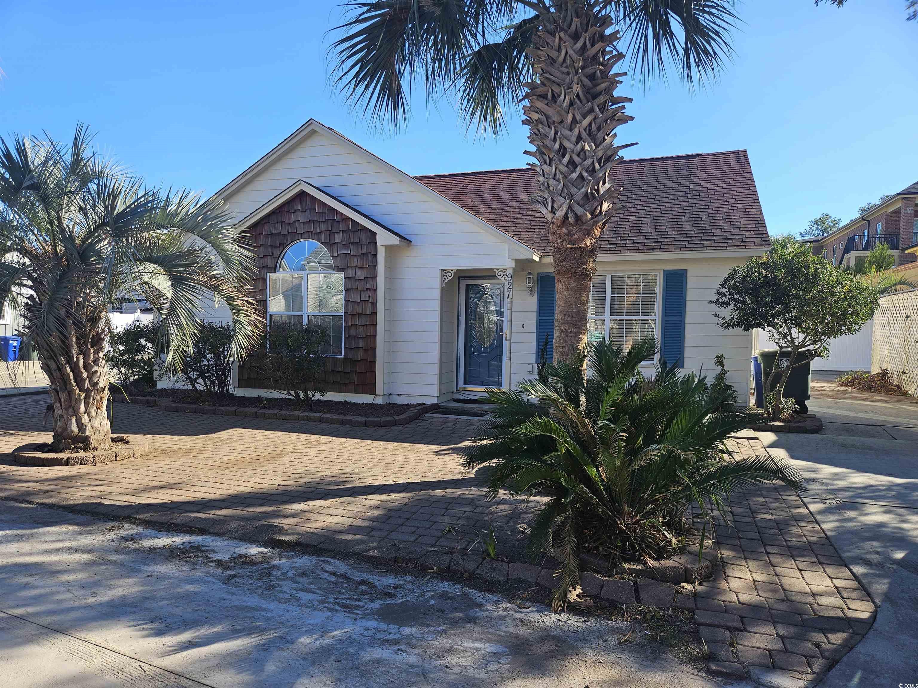 927 Edge Dr. Property Photo 1