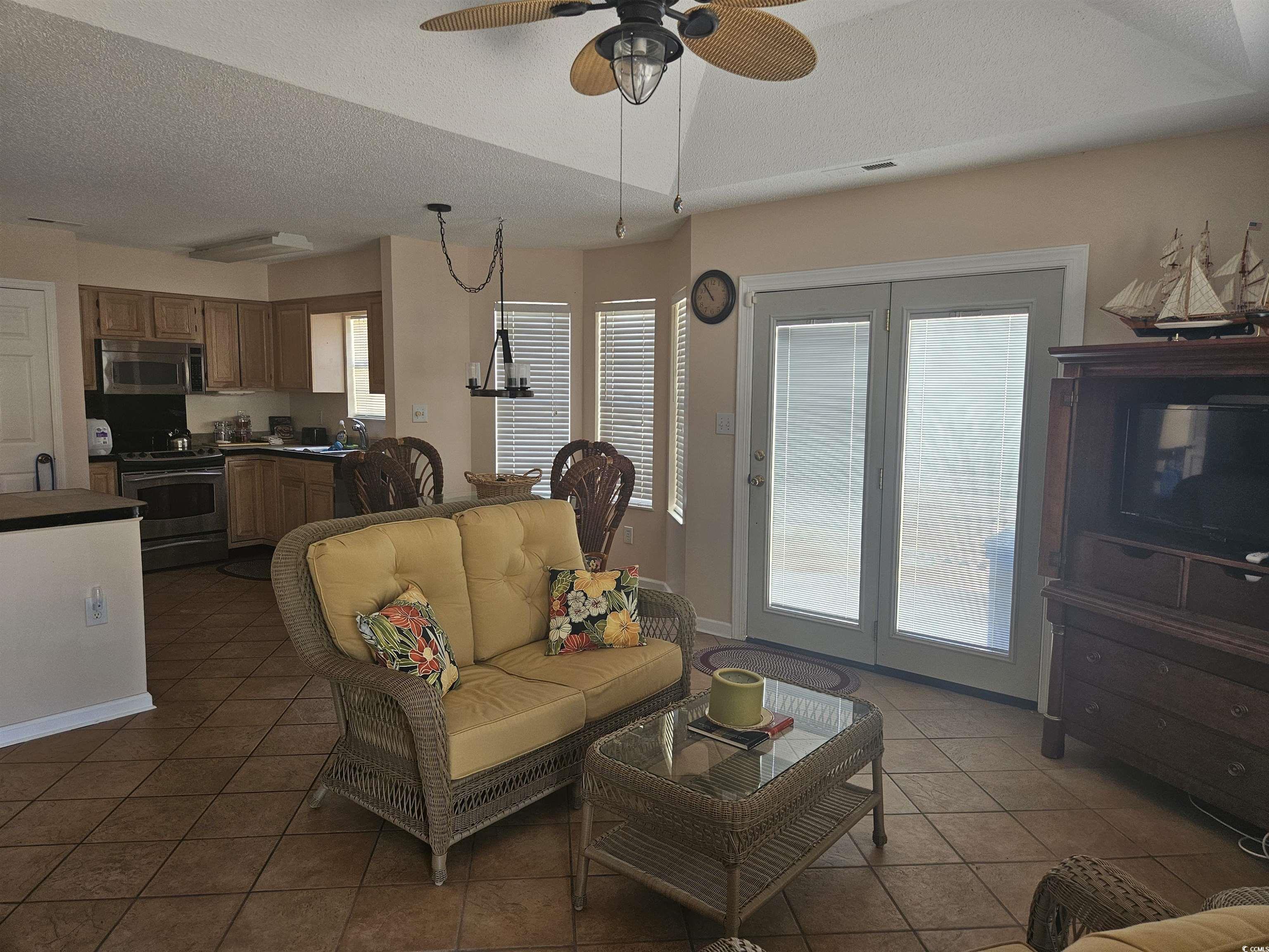 927 Edge Dr. Property Photo 4