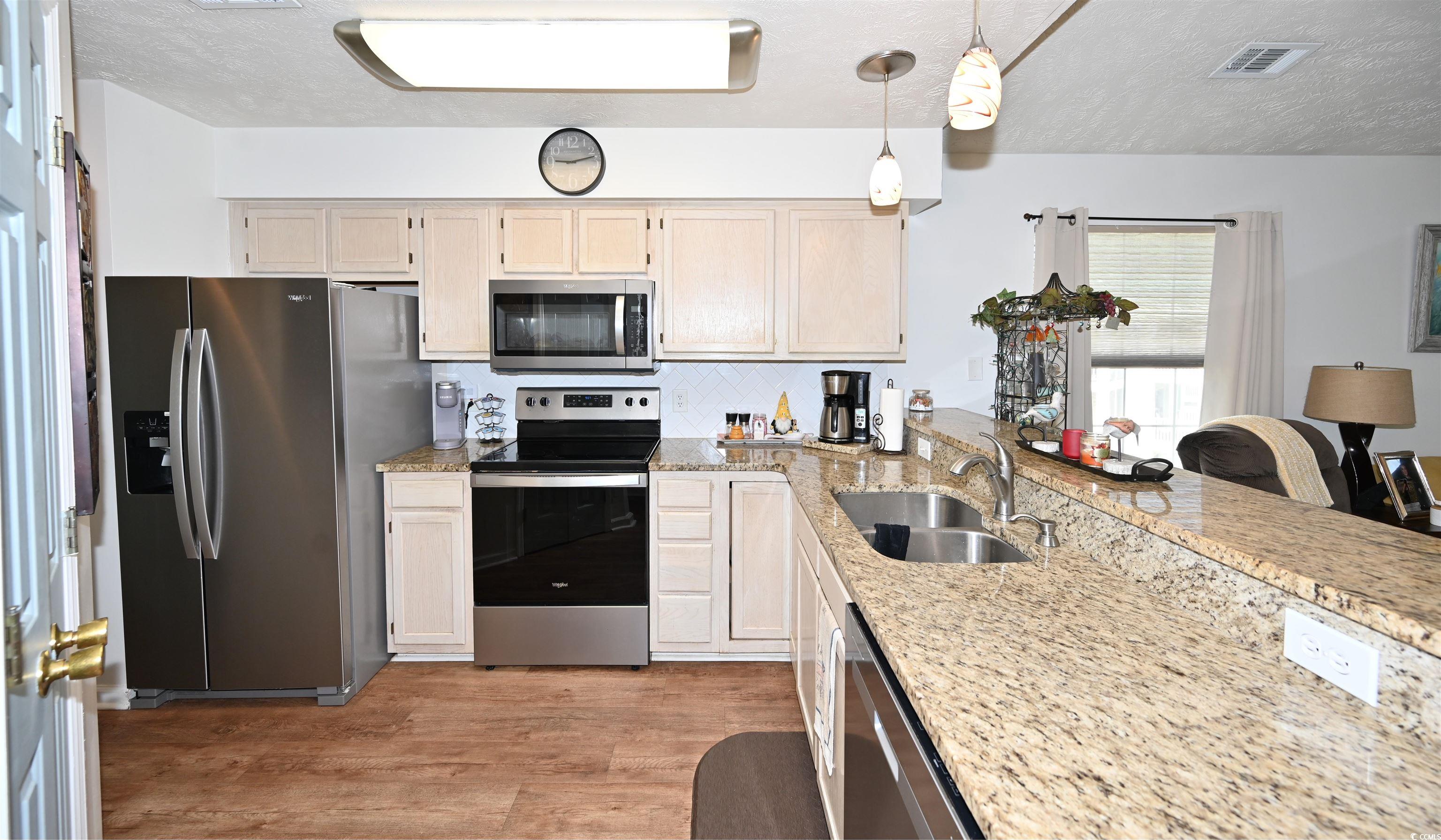 697 Tupelo Ln. Property Photo 3