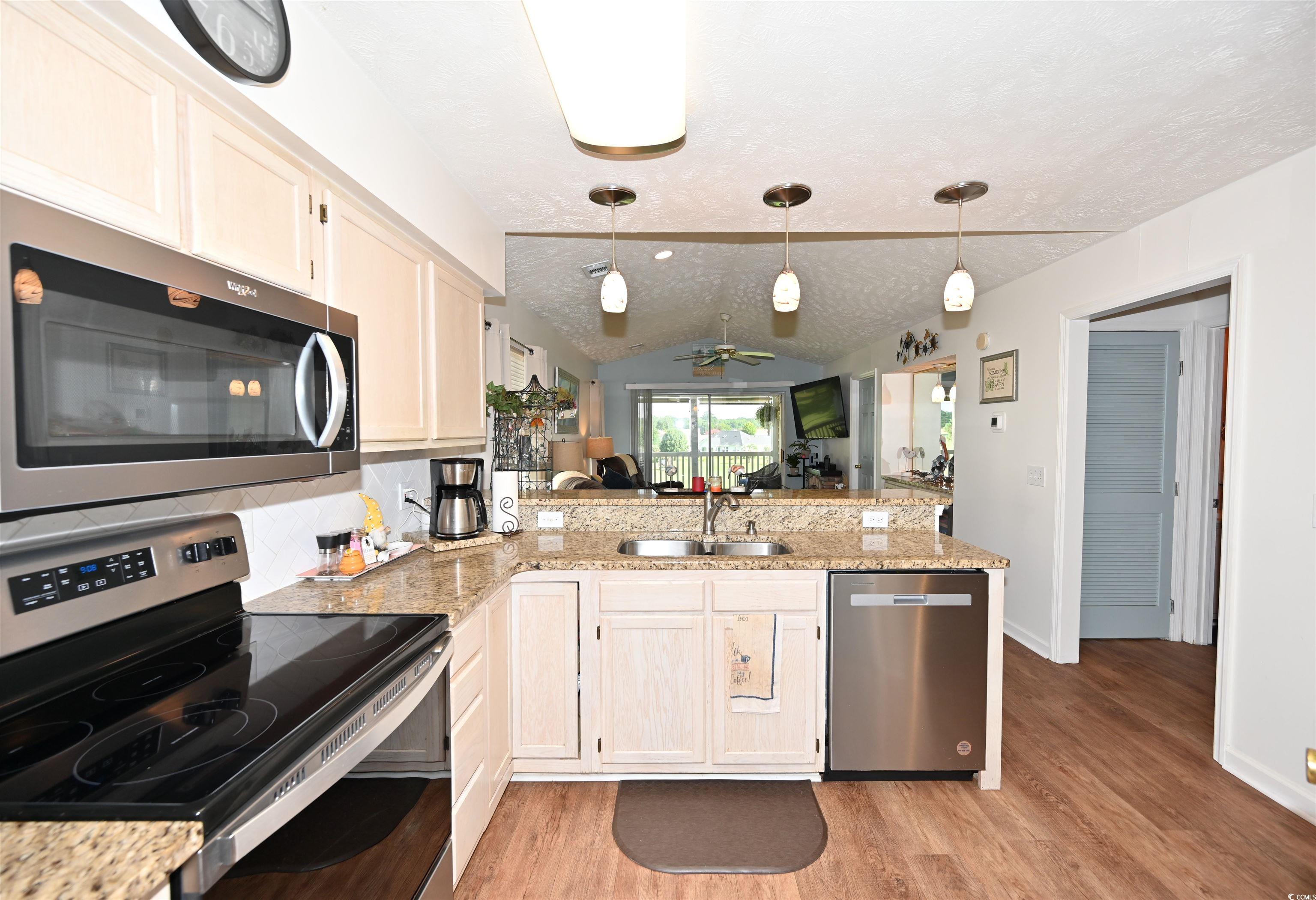 697 Tupelo Ln. Property Photo 5