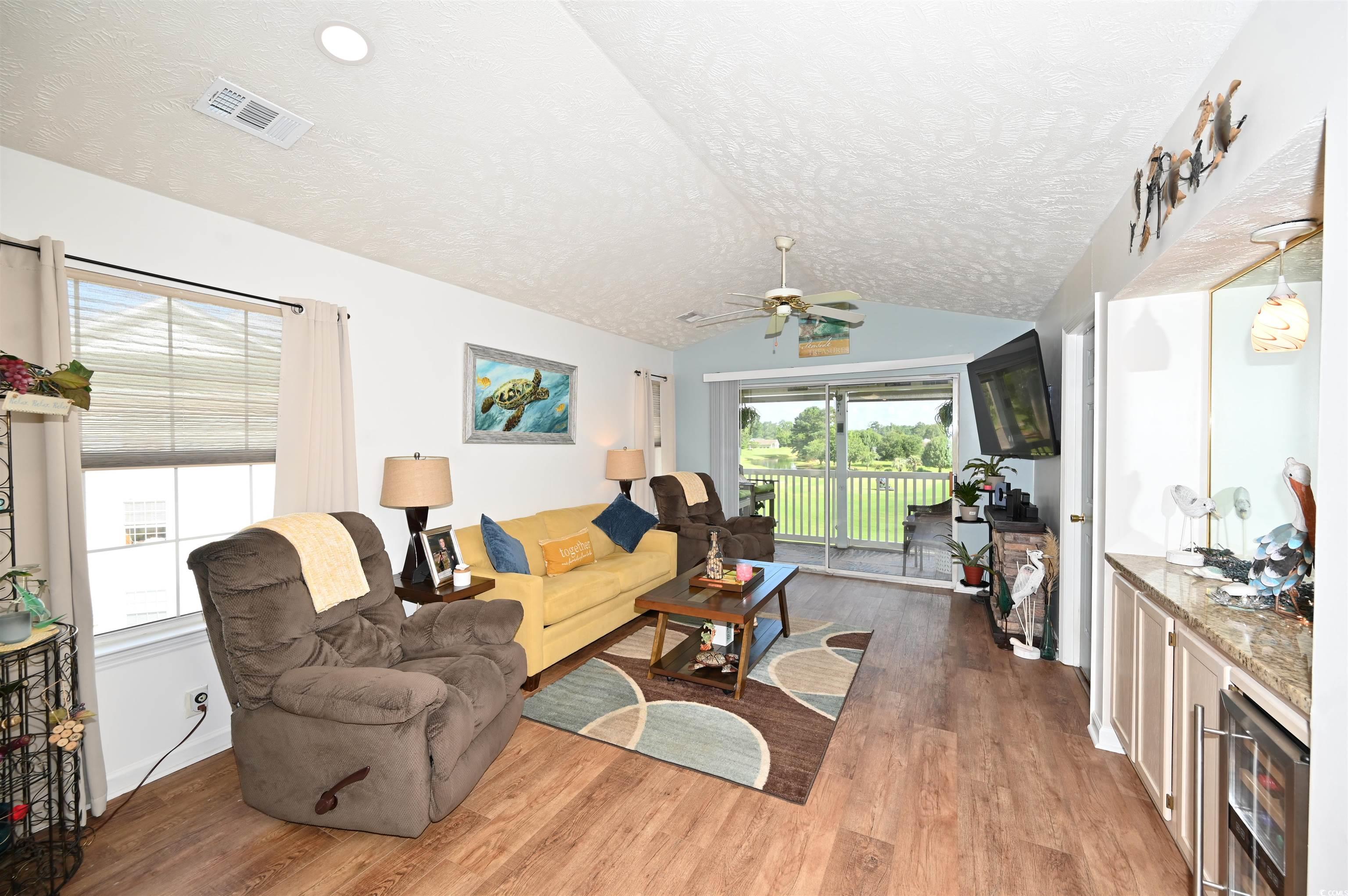 697 Tupelo Ln. Property Photo 6