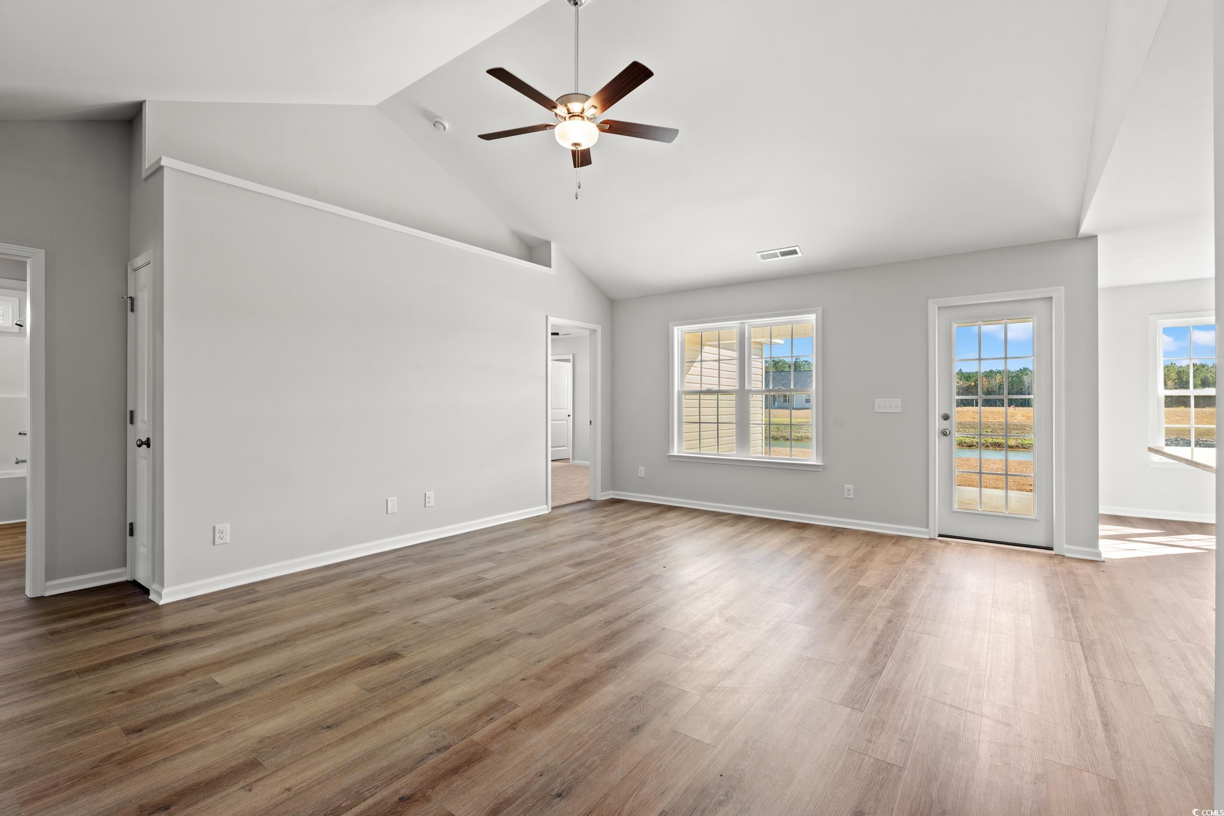 1025 Woodside Dr. Property Photo 4