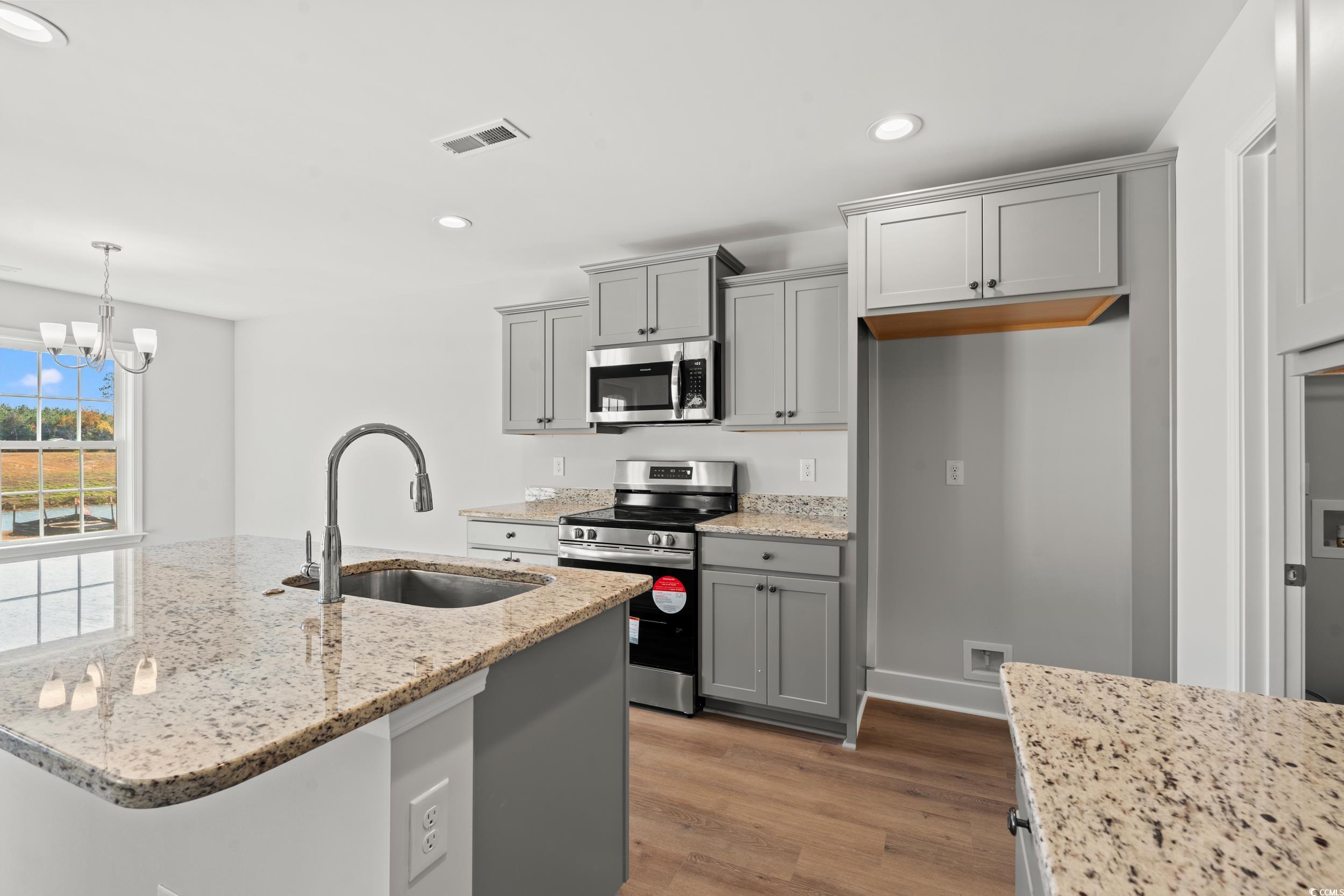 1025 Woodside Dr. Property Photo 8