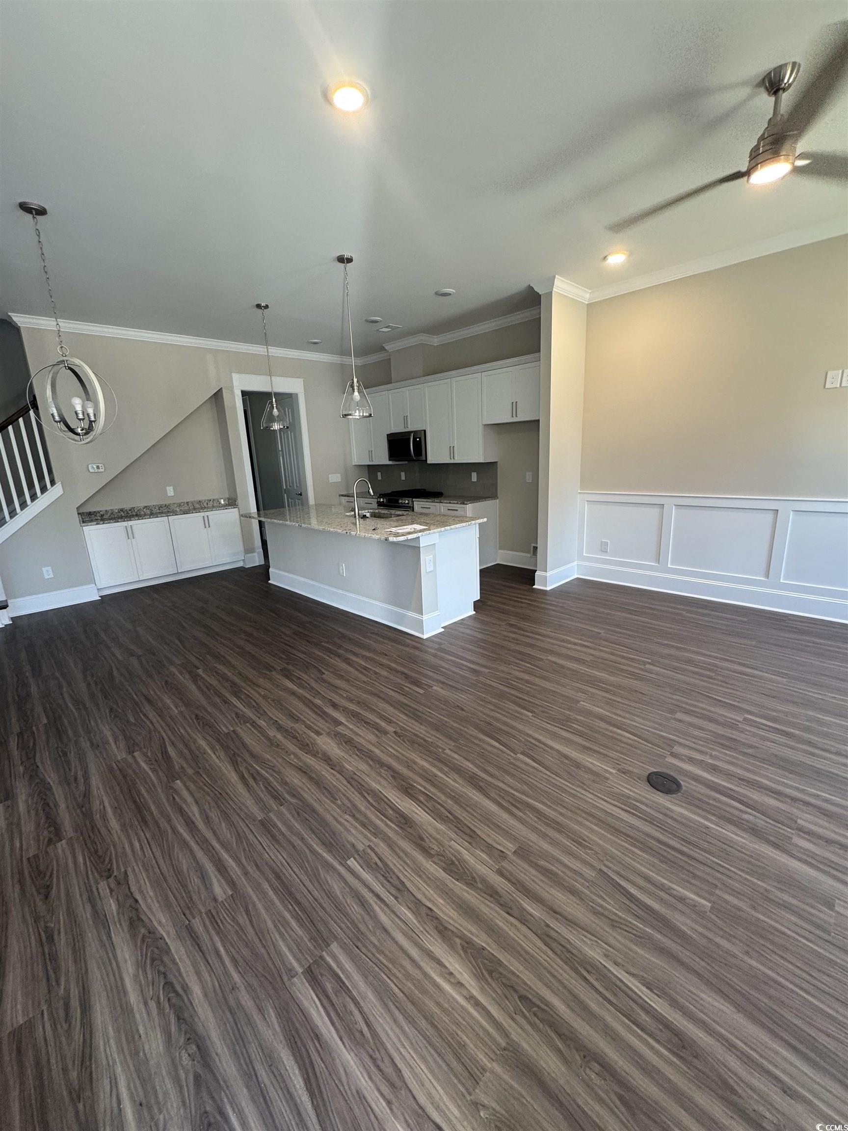 852 Iris St. Property Photo 35