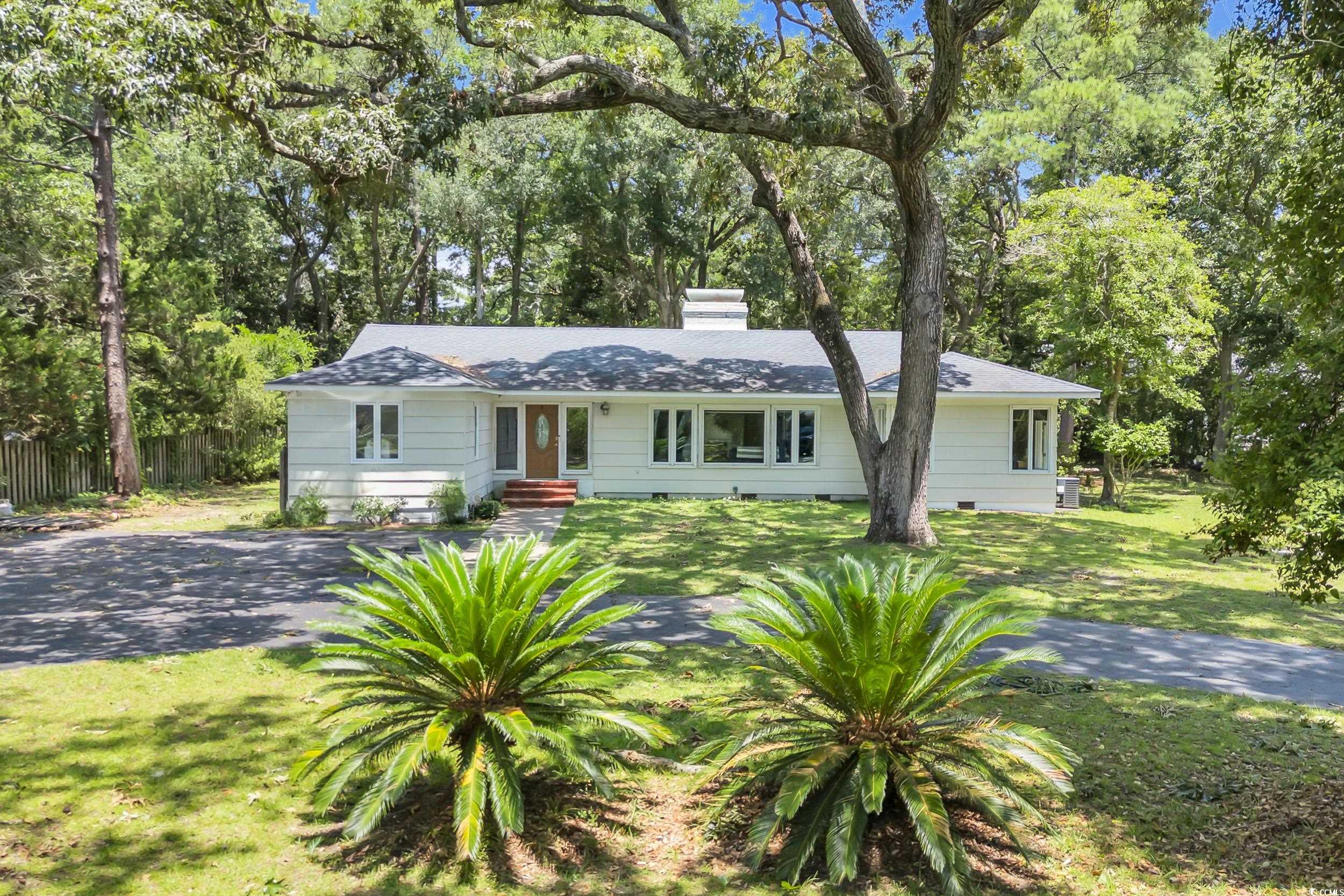 231 Live Oak Ln.