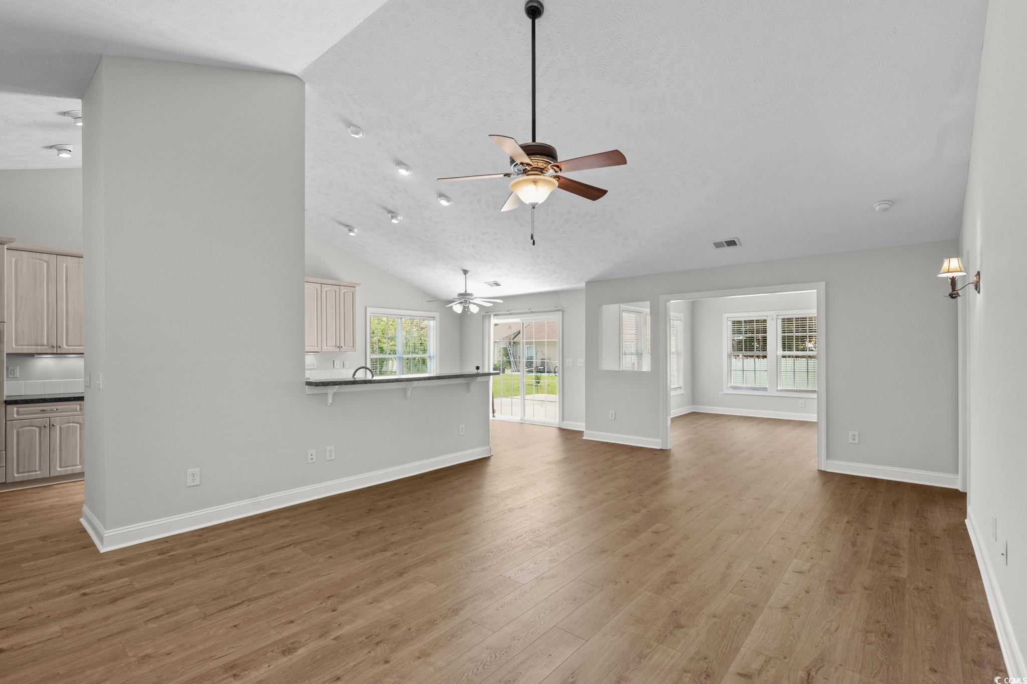 3845 Camden Dr. Property Photo 3