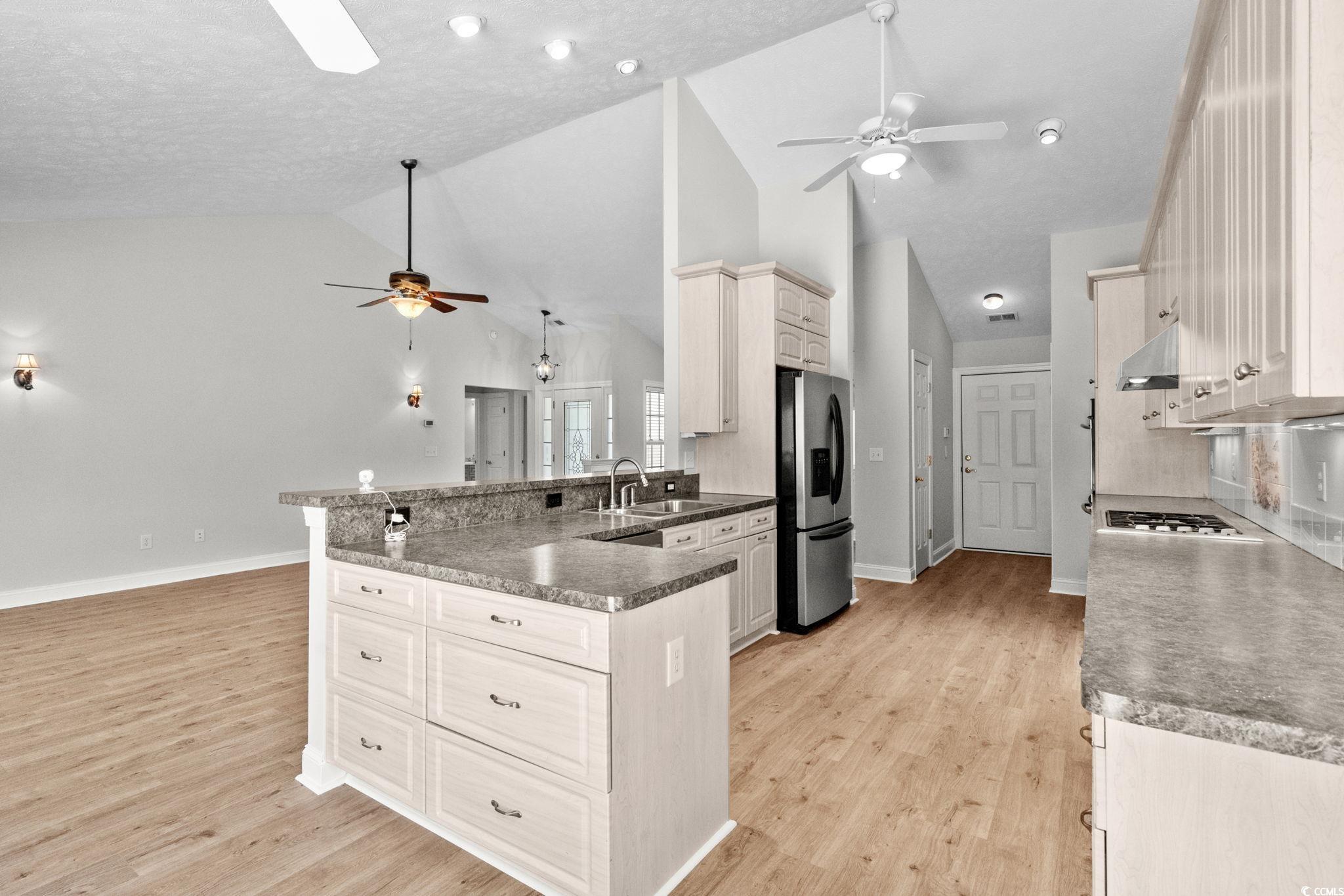 3845 Camden Dr. Property Photo 9