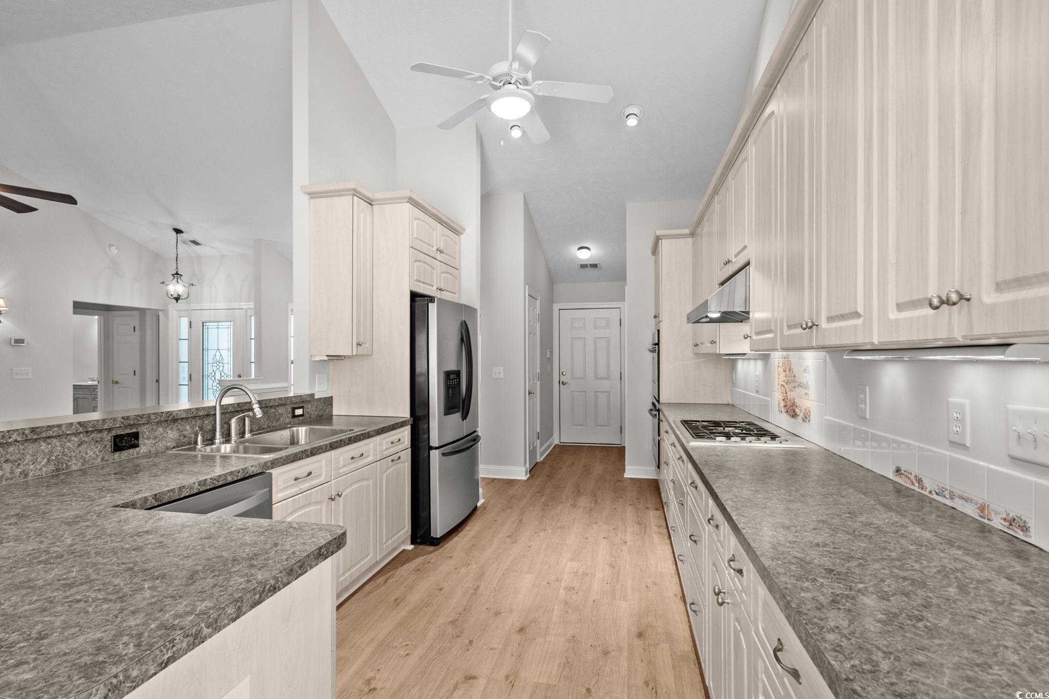 3845 Camden Dr. Property Photo 10