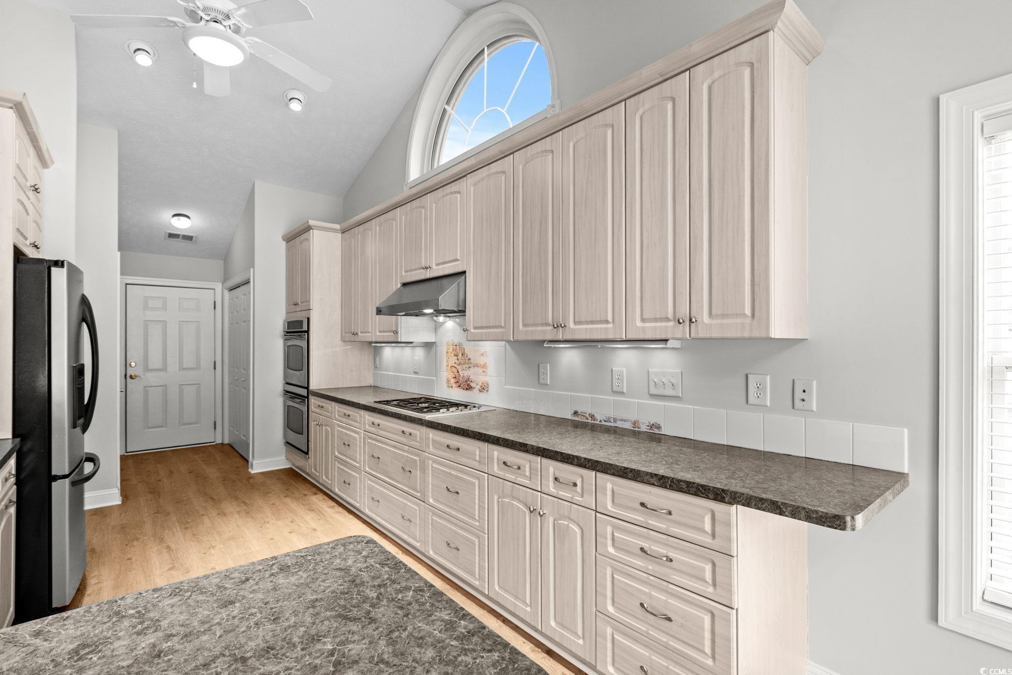 3845 Camden Dr. Property Photo 11