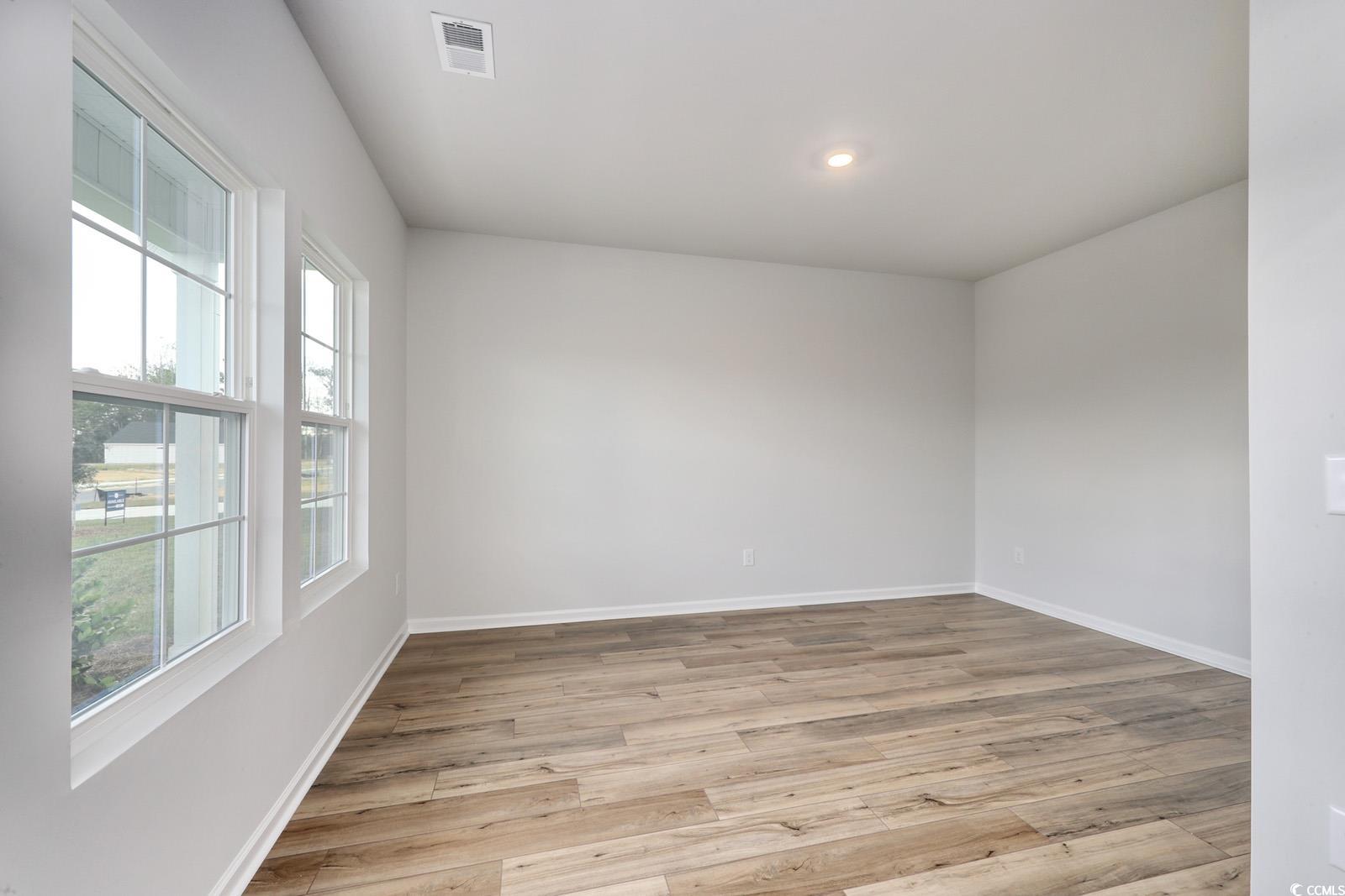 345 Garden Grove St Property Photo 3