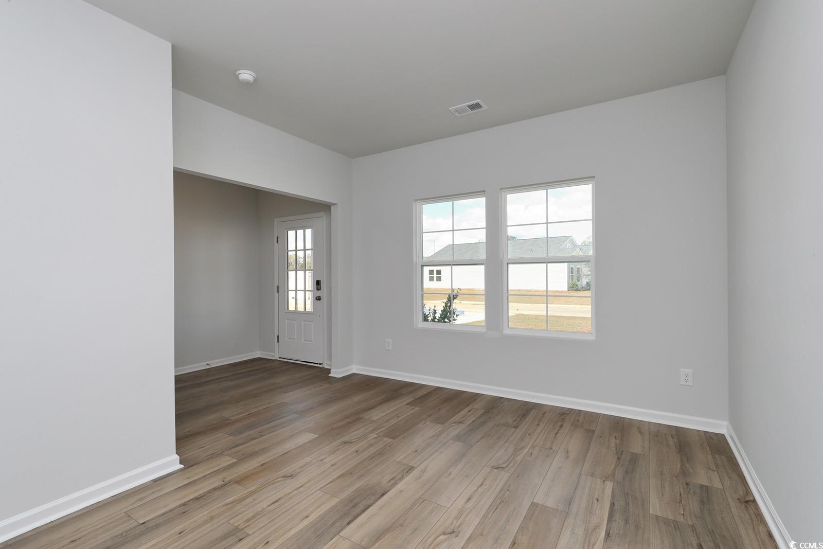 345 Garden Grove St Property Photo 4