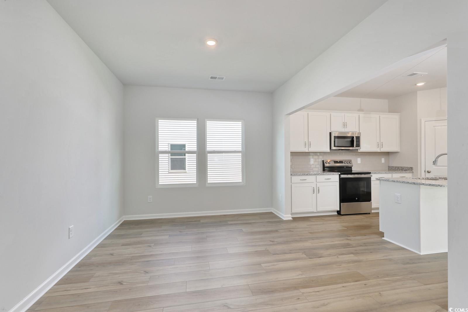 345 Garden Grove St Property Photo 5