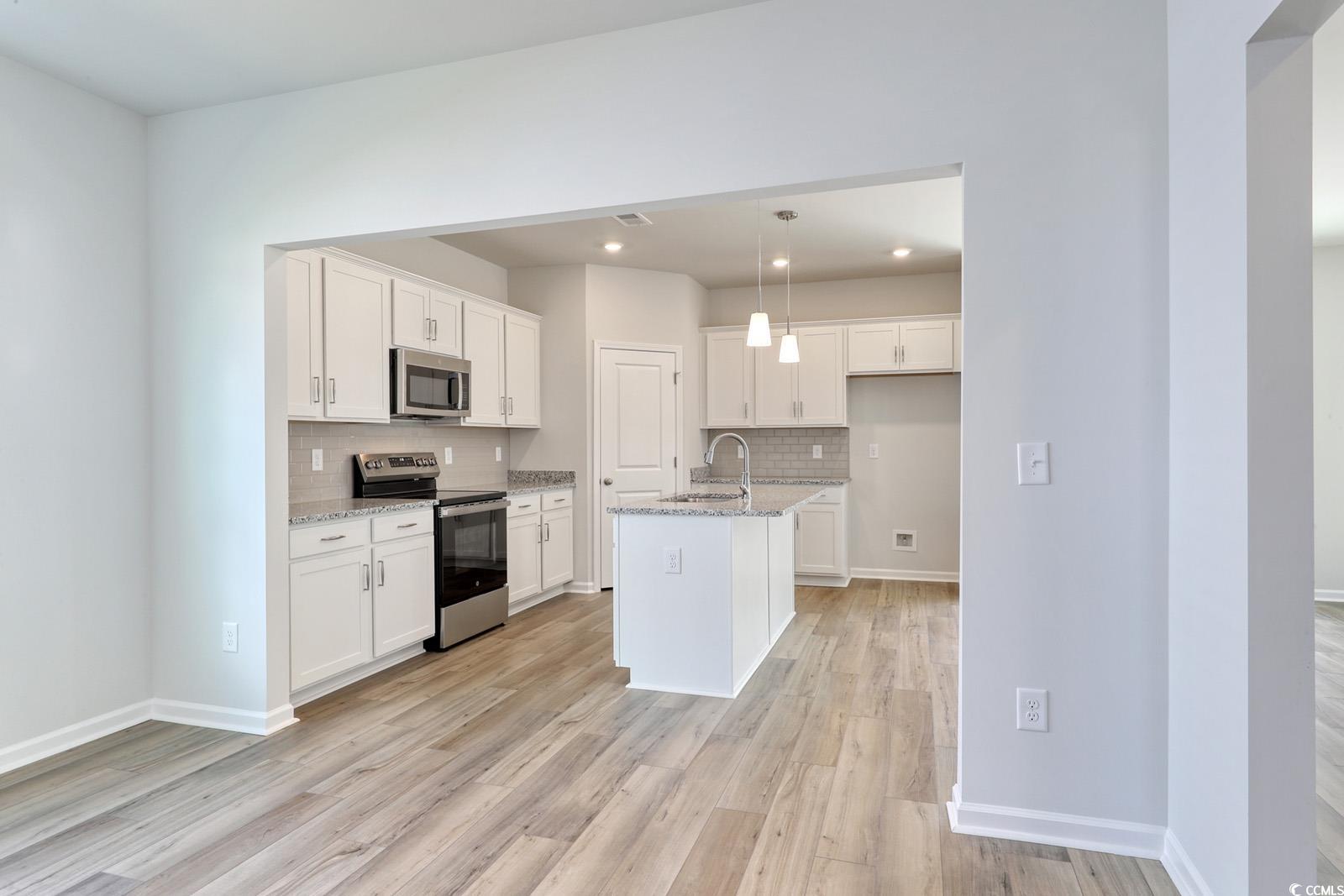 345 Garden Grove St Property Photo 6