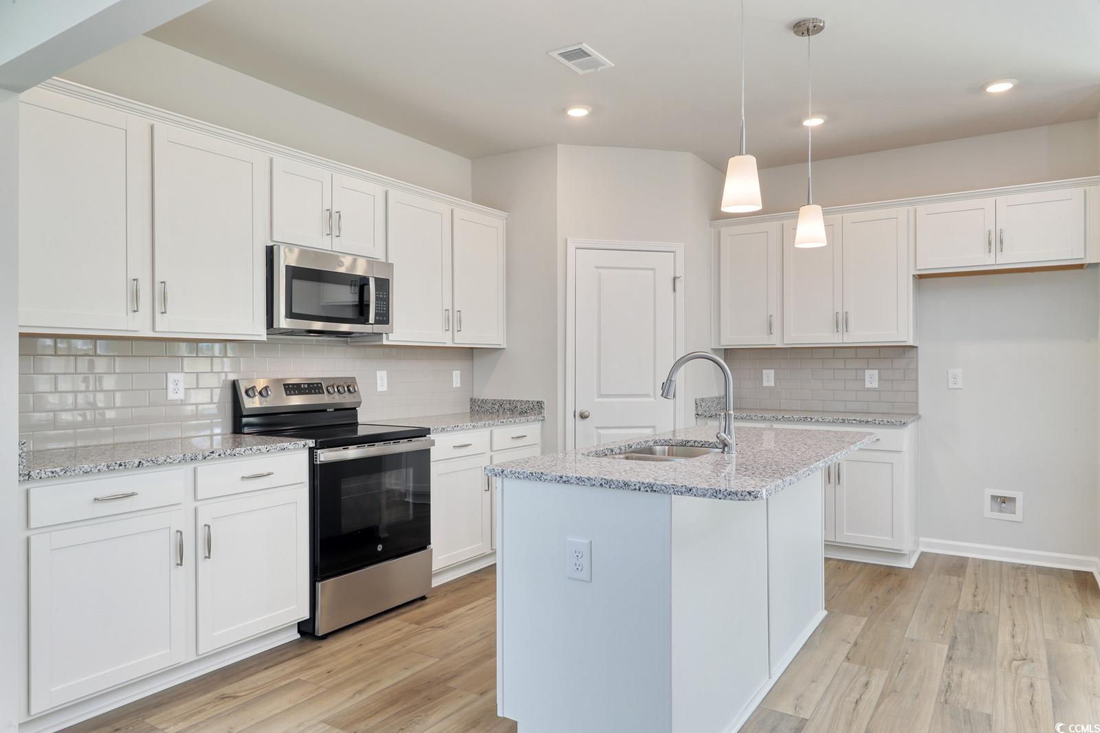 345 Garden Grove St Property Photo 7