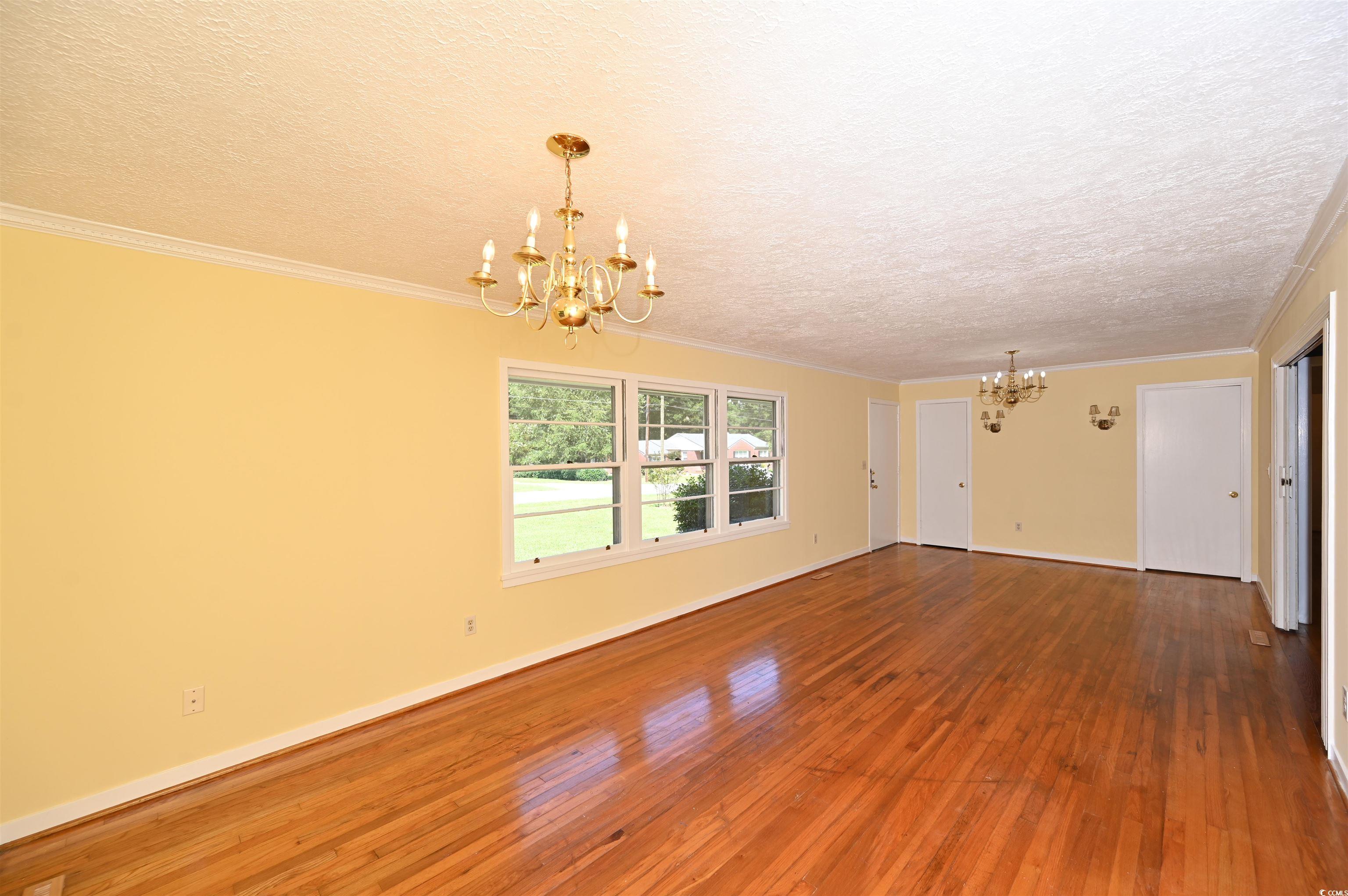 221 Pine St. Property Photo 3