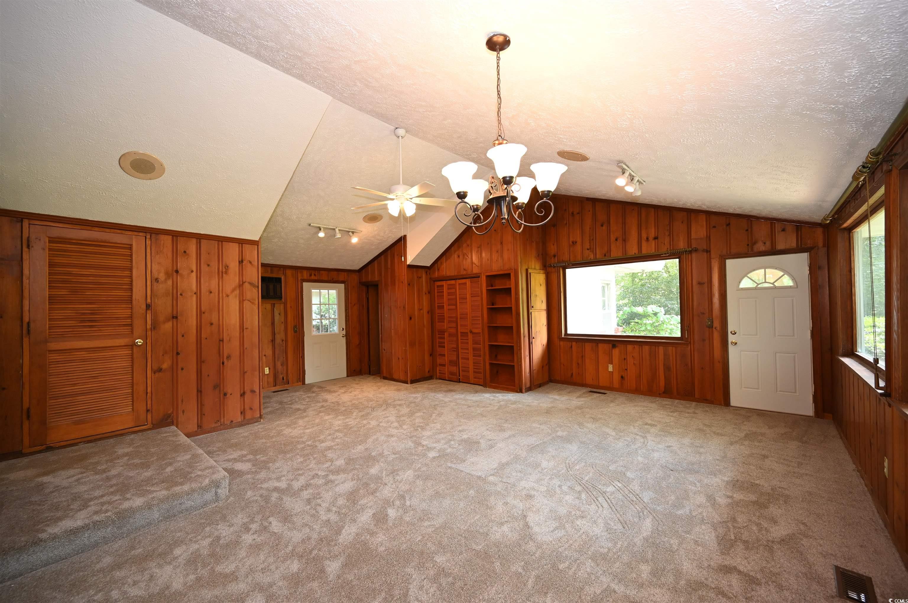 221 Pine St. Property Photo 10