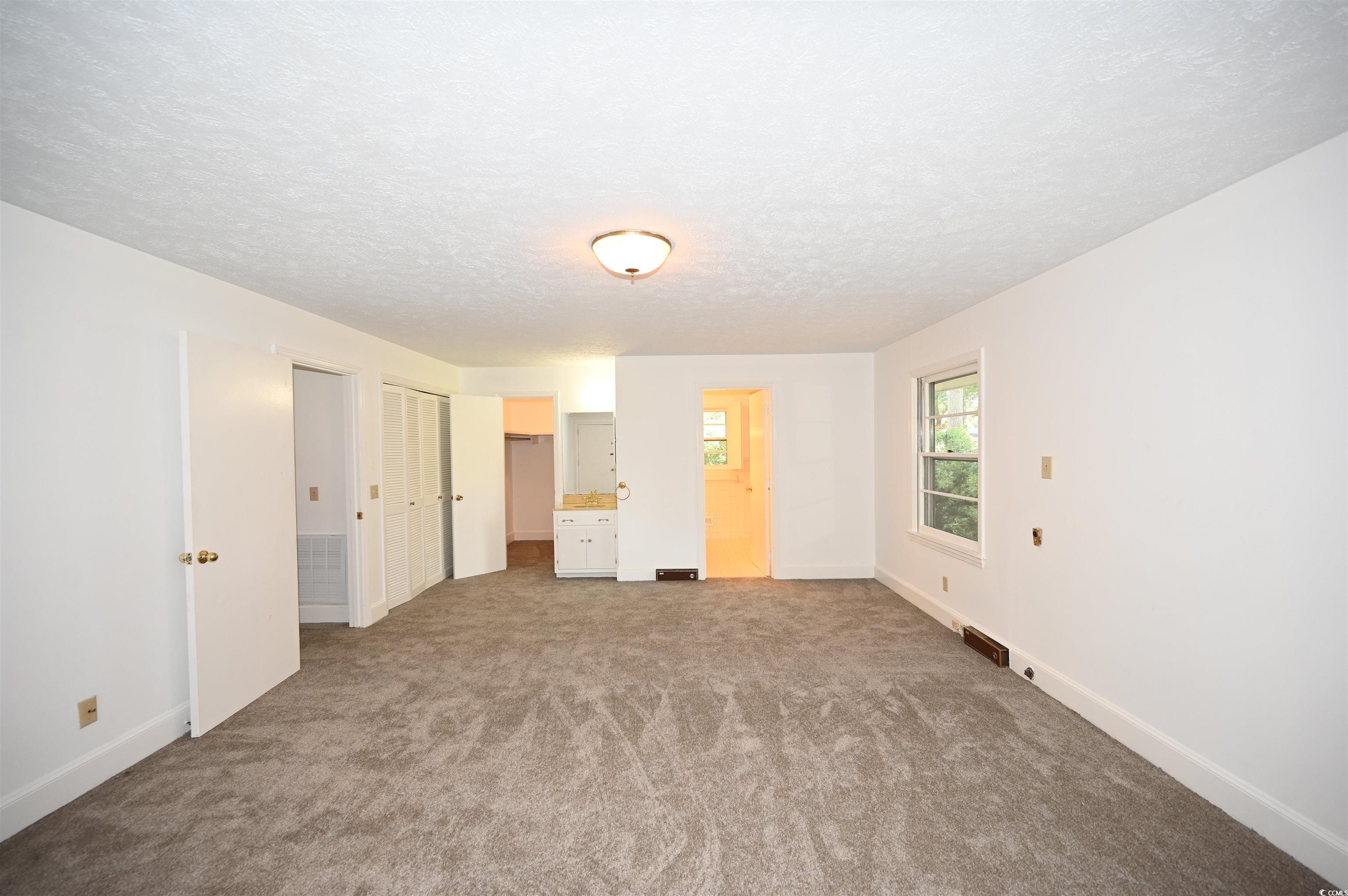 221 Pine St. Property Photo 15