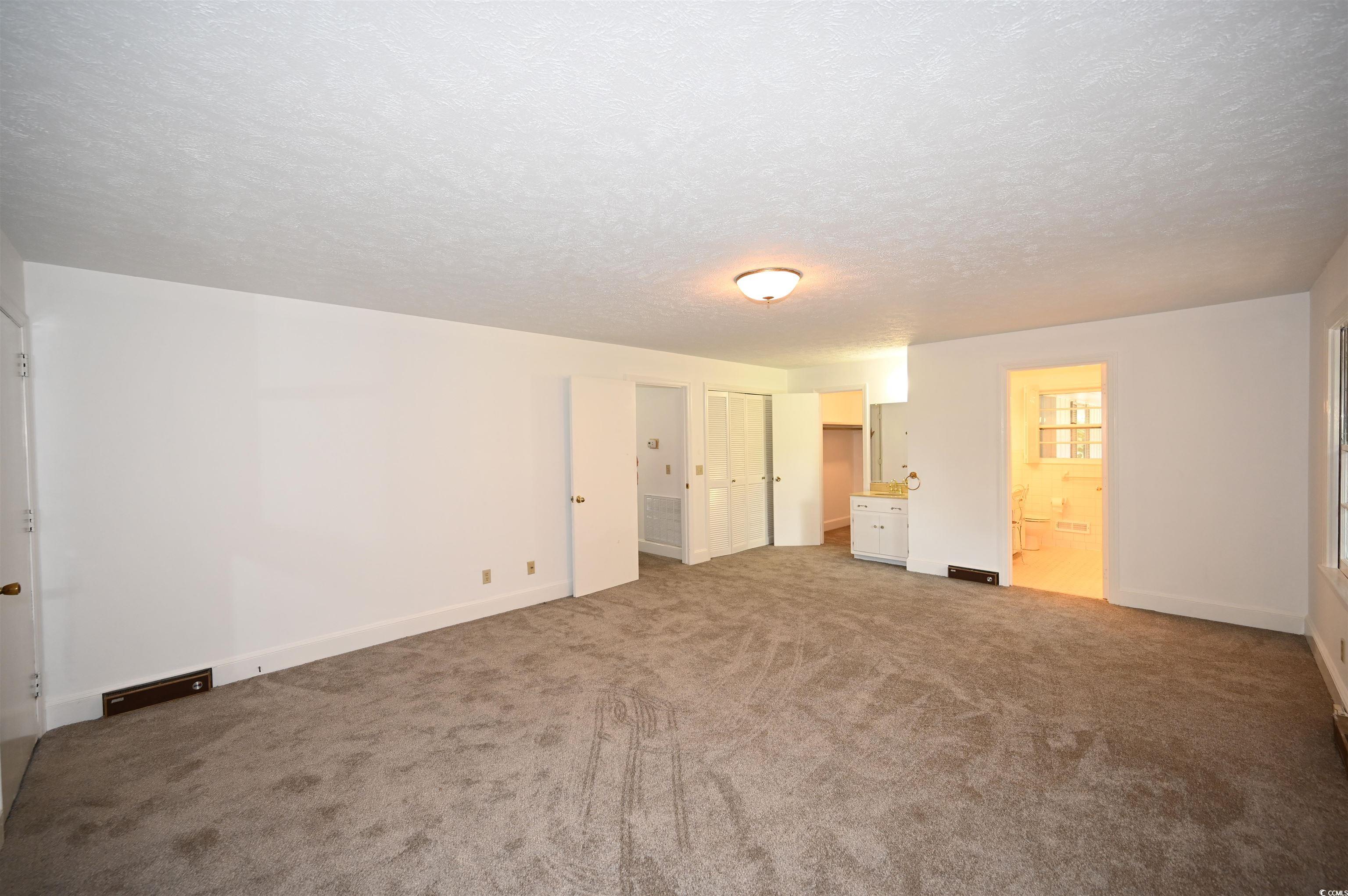 221 Pine St. Property Photo 16