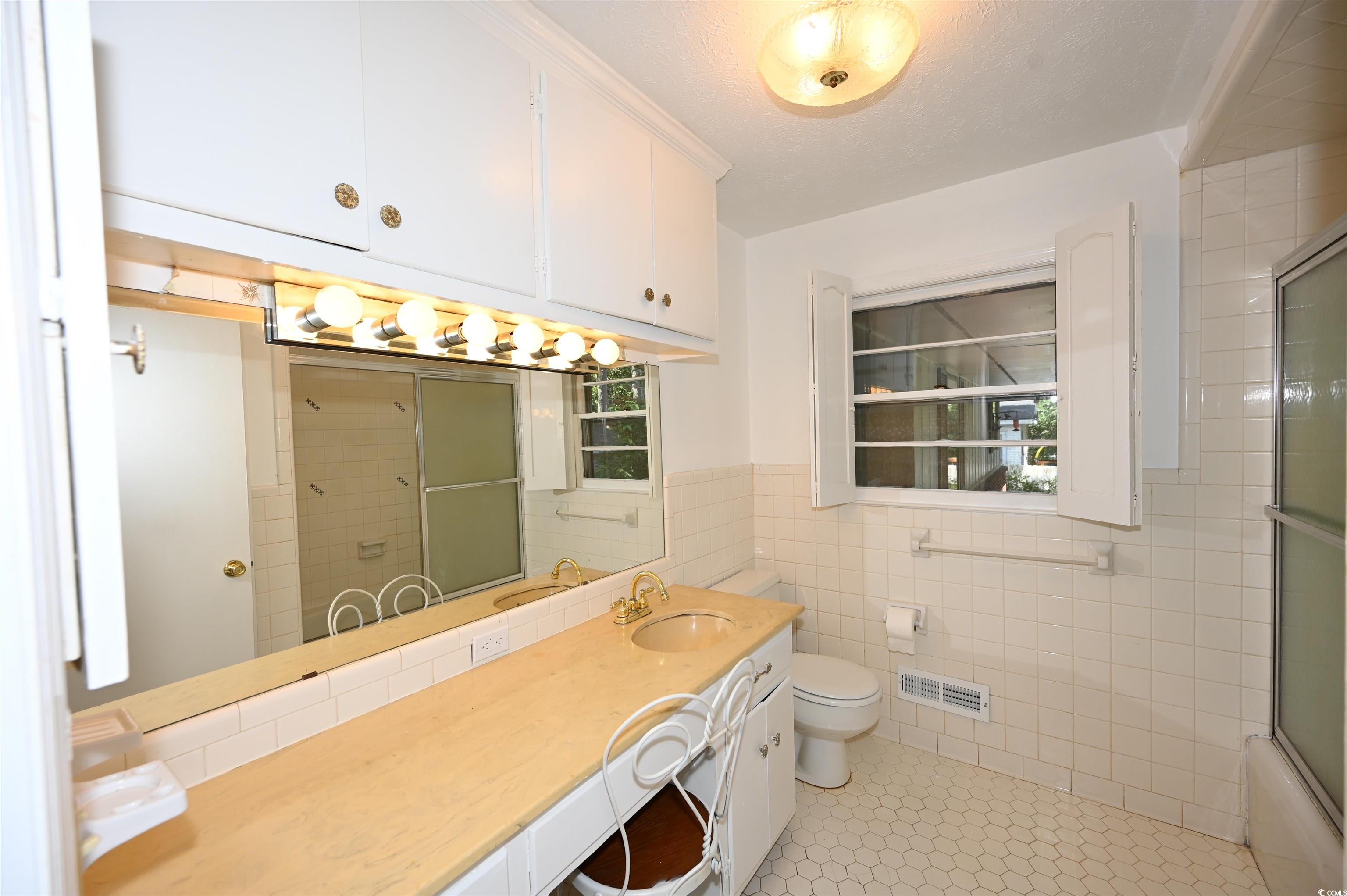 221 Pine St. Property Photo 17