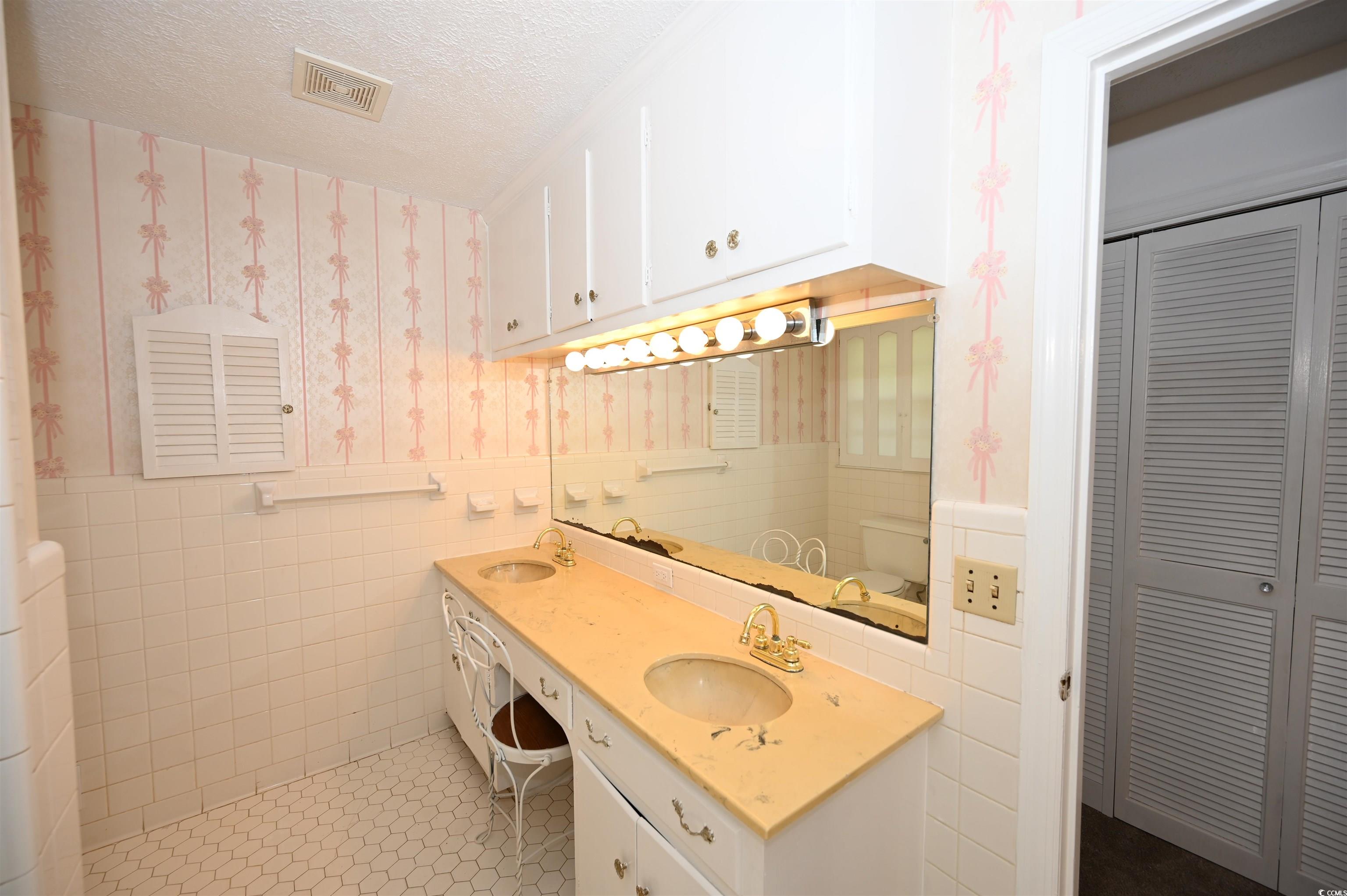 221 Pine St. Property Photo 23