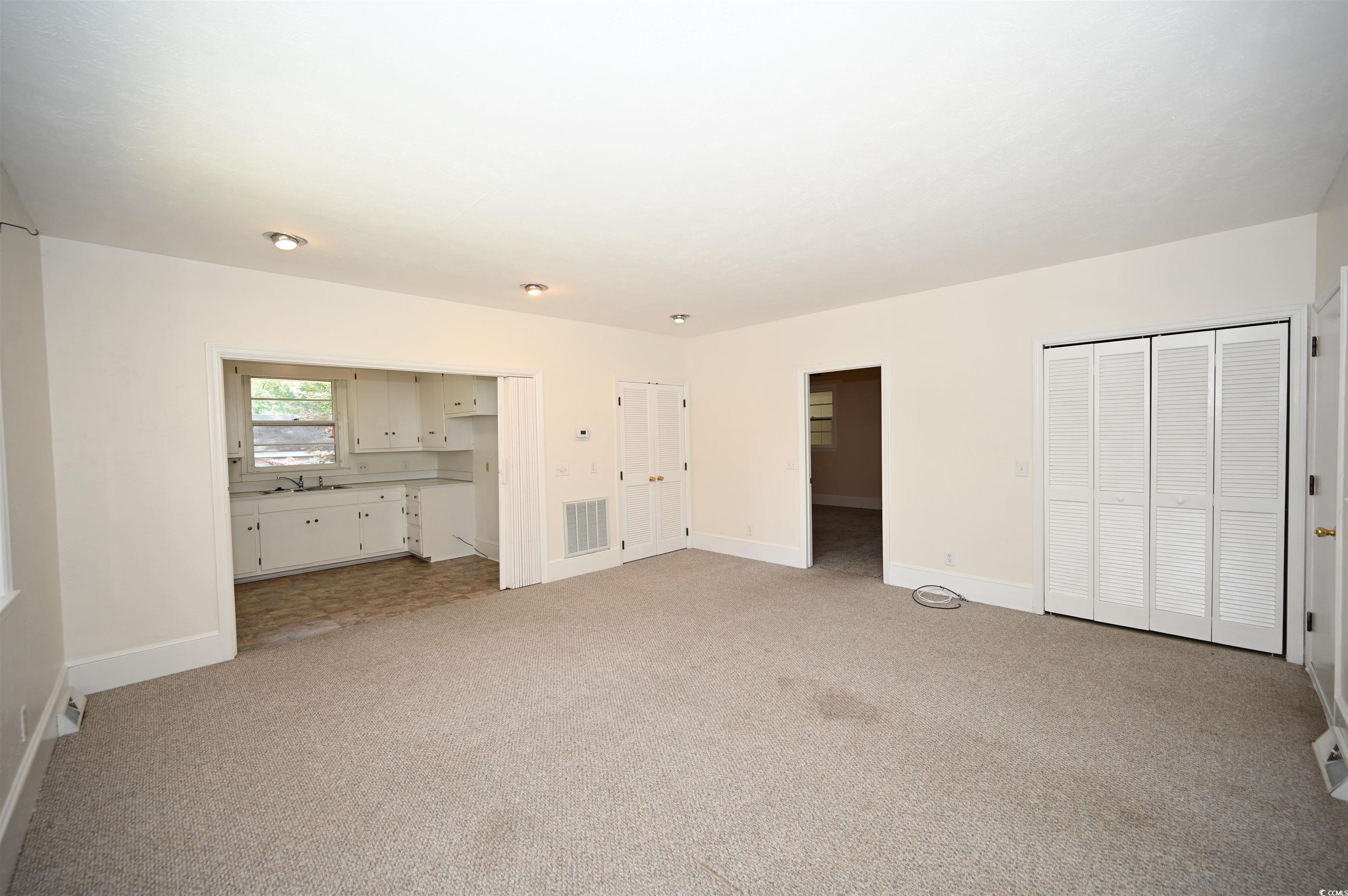 221 Pine St. Property Photo 28